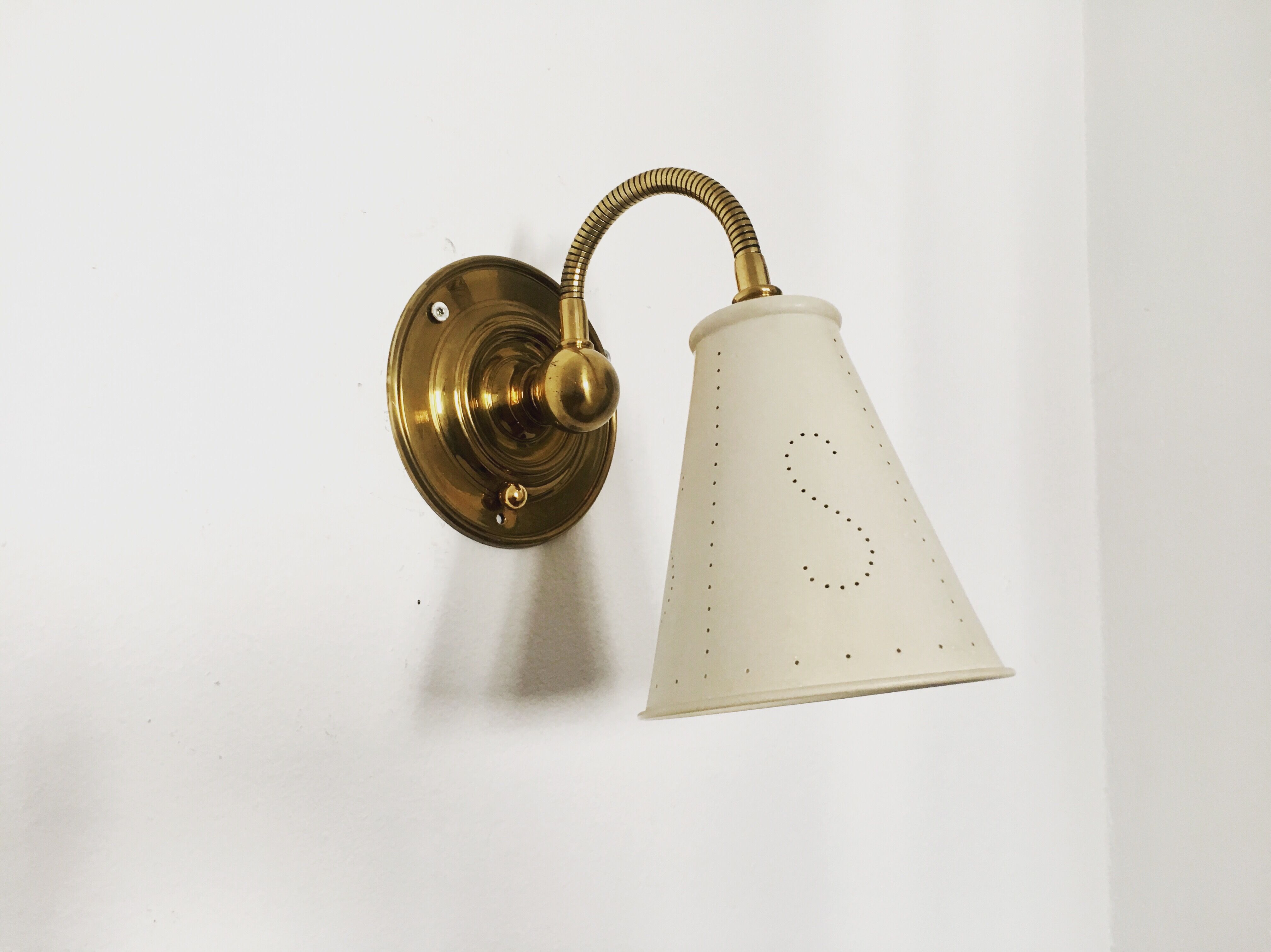 Magnificent adjustable italian Mid Century Modern brass wall sconce