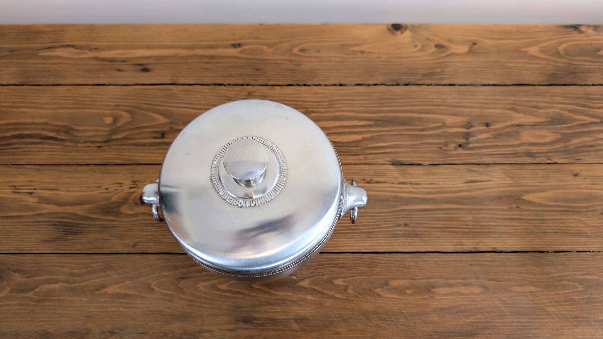 Antique ice bucket by Létang Rémy – chic tableware