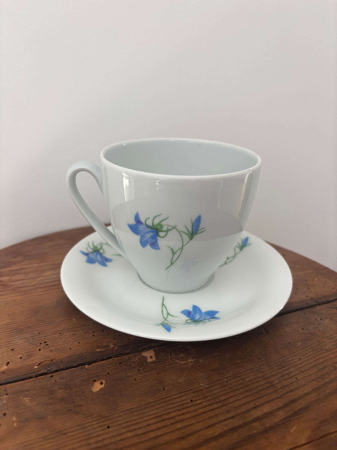 Superb cup and saucer with blue flowers, Limoges porcelain, monkey