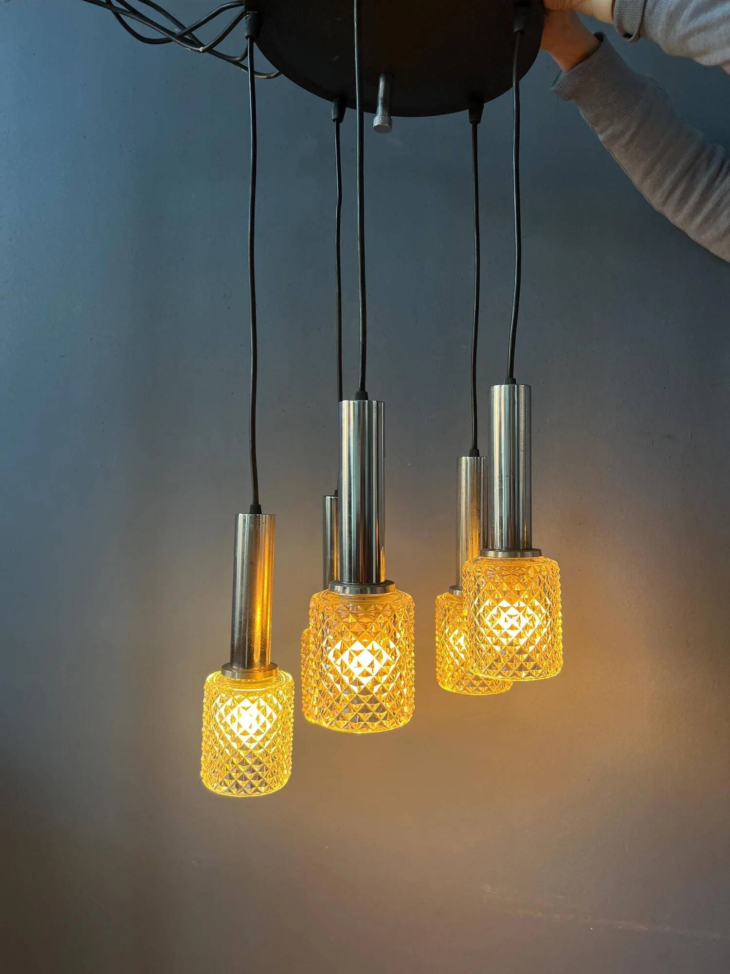 Lampe suspendue en cascade de verre cristal du milieu du siècle