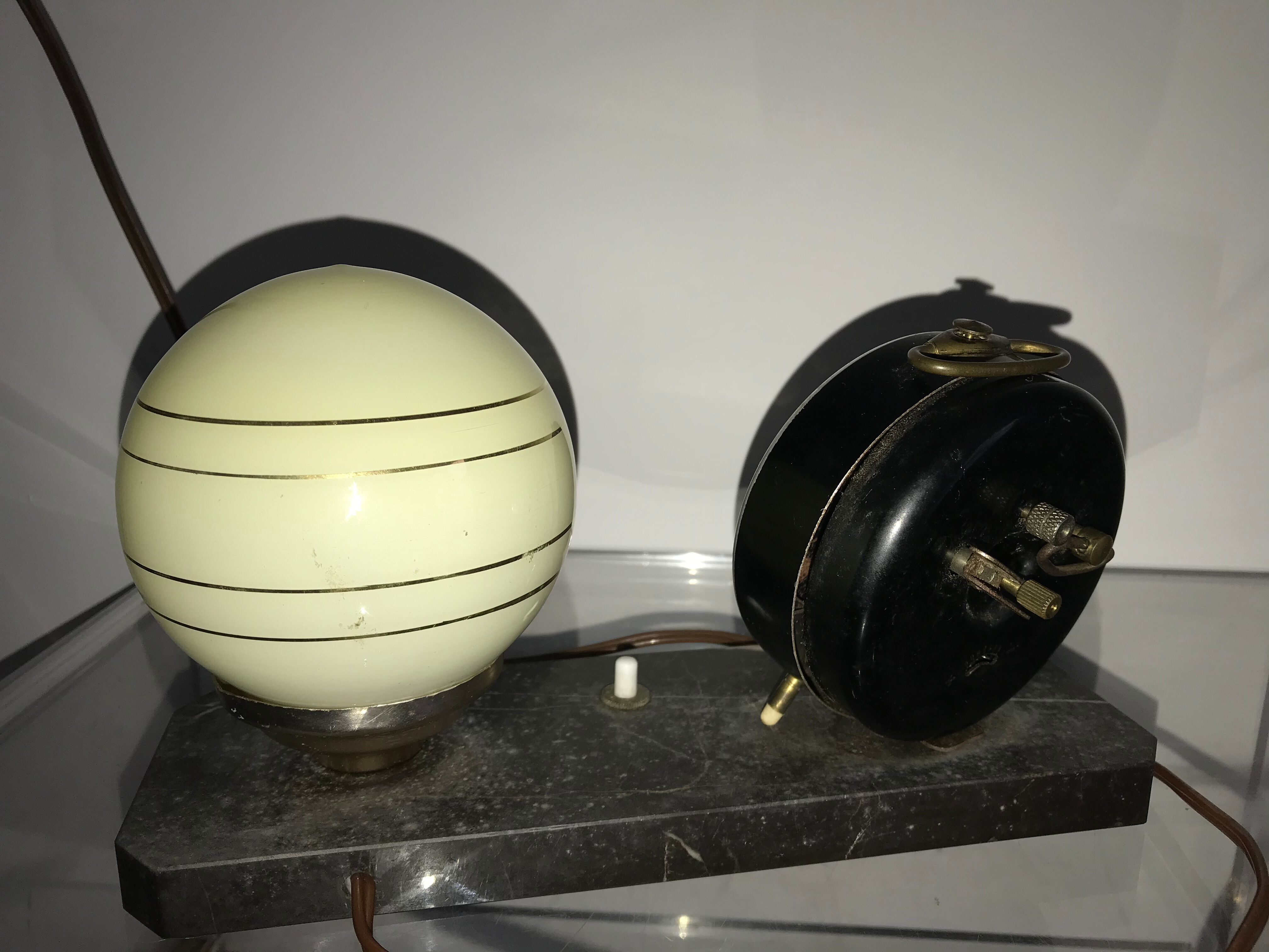 Lampe opaline sur marbre avec réveil Jaz