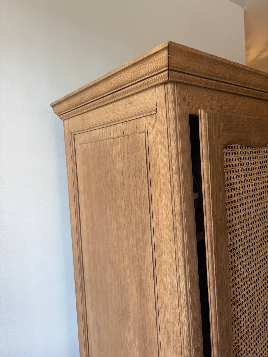 Cane-work oak bonnetière