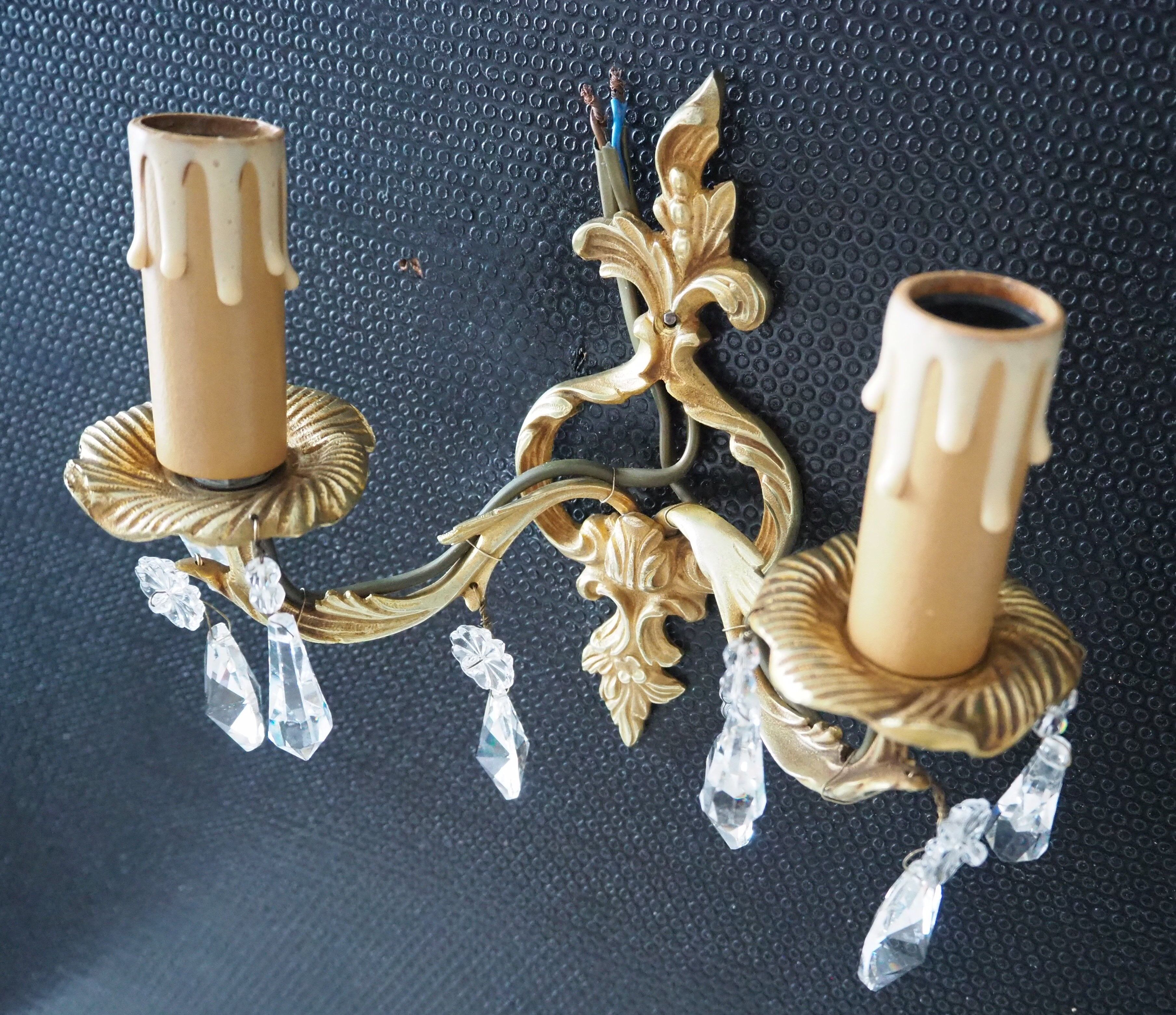Pair of gilded bronze sconces and crystal pendants