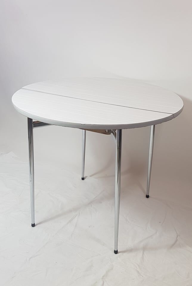 Table en formica ronde pliante et sa chaise