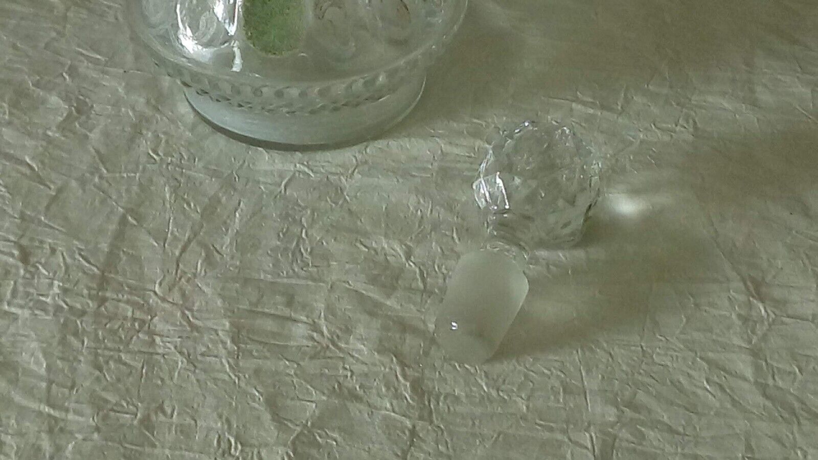 Diamond tip lace effect glass carafe