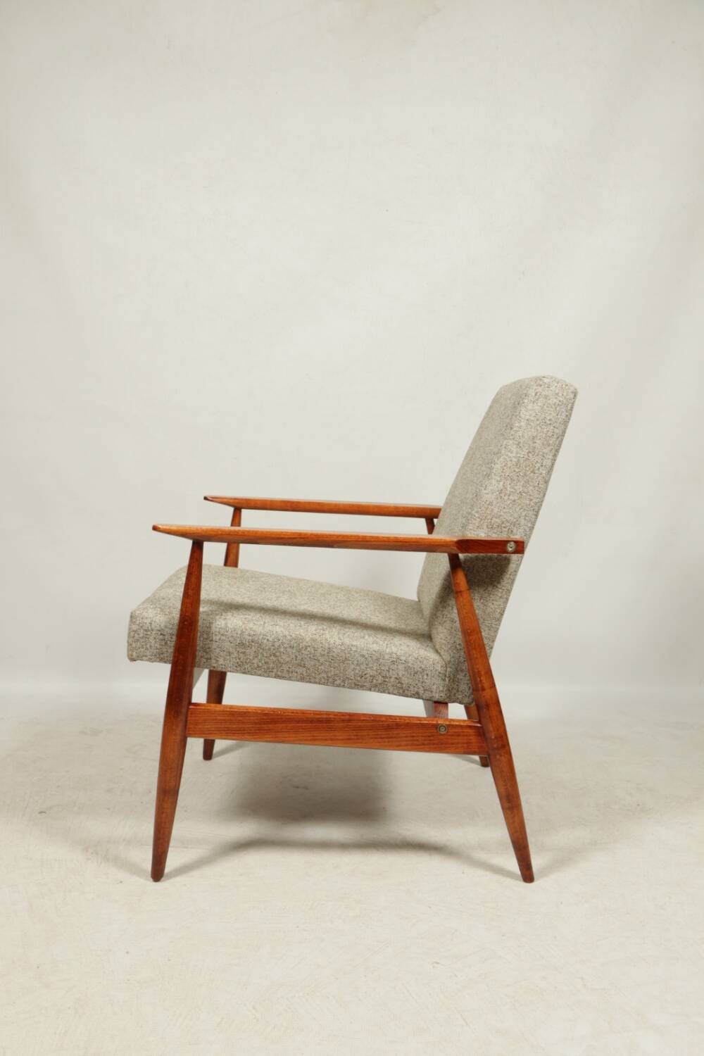 Scandinavian armchair and footrest granola beige concluded by H.Lis 300-190
