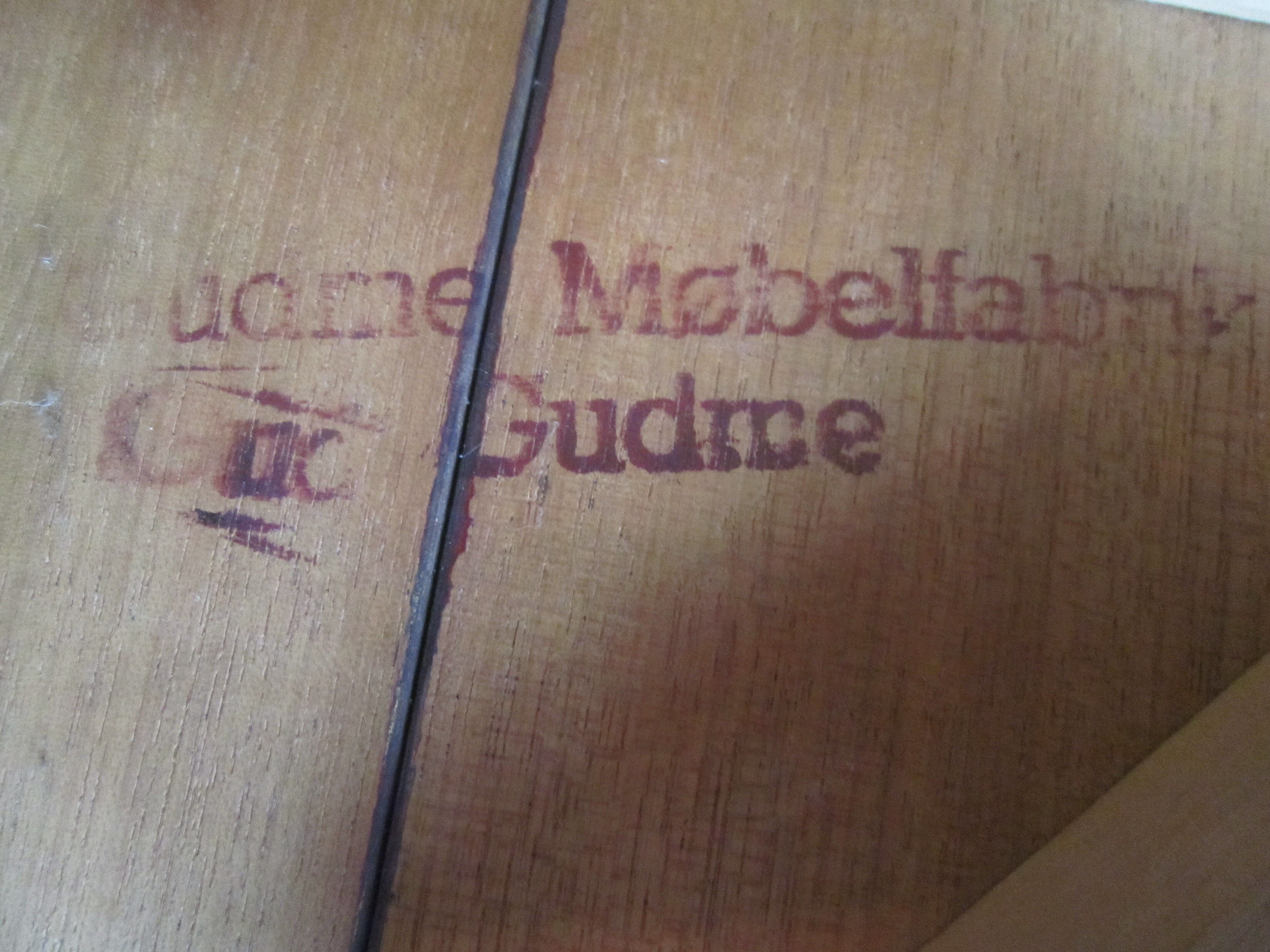 Table ronde en palissandre de Niels Otto Möller