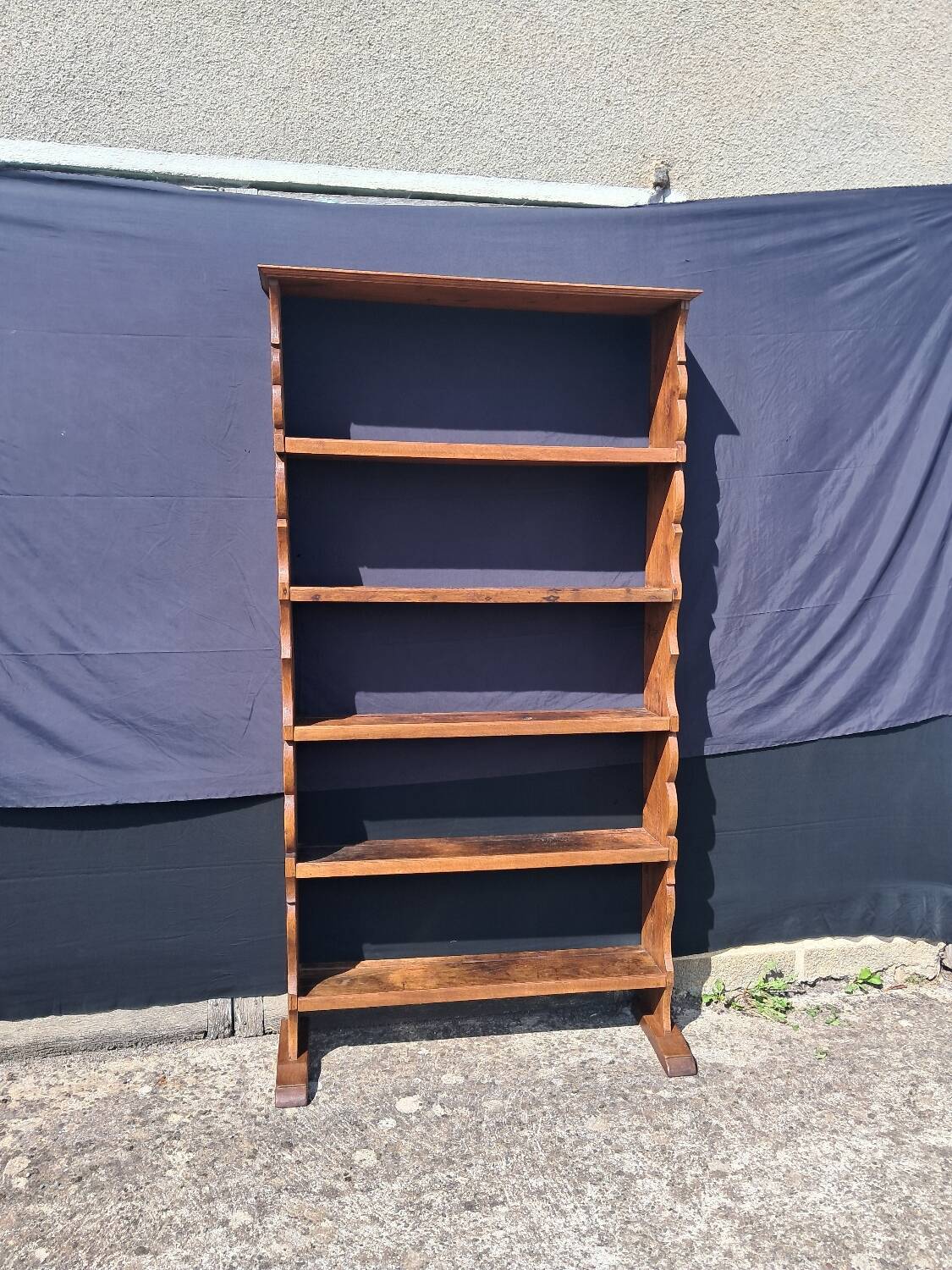 Lorraine sideboard on foot