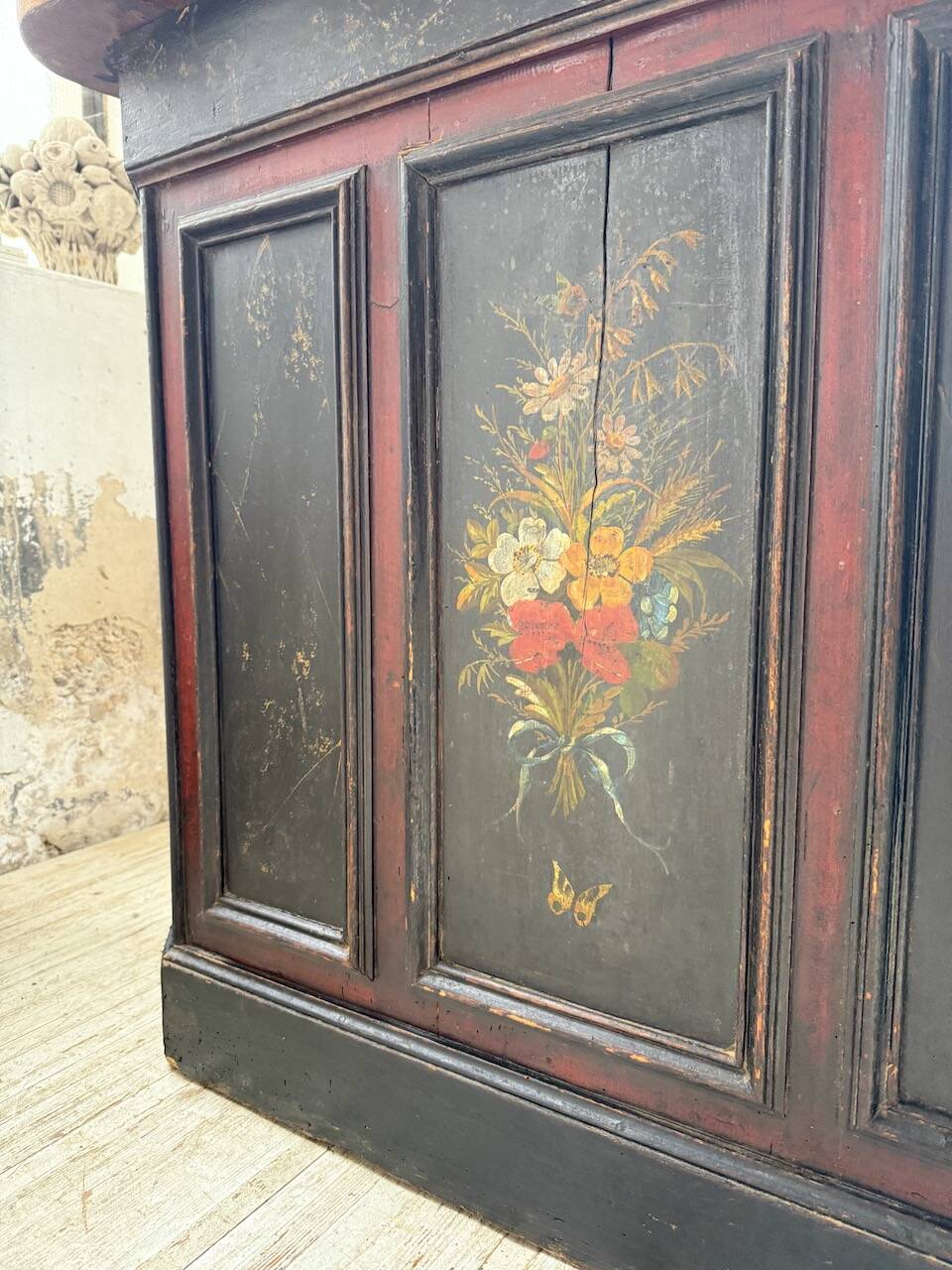 Floral 1920s trading counter
