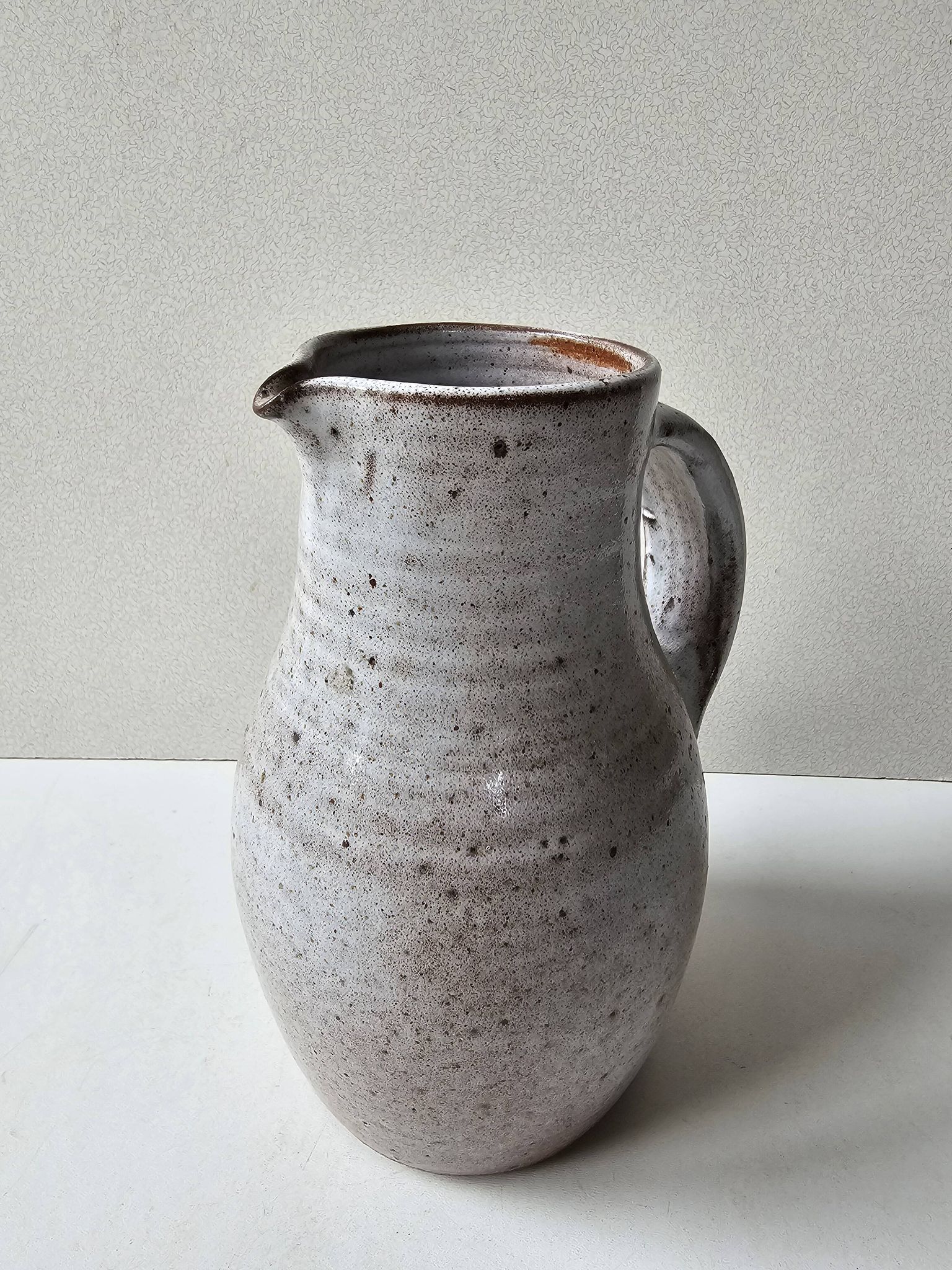 Pichet en céramique vernissée par Jeanne et Norbert Pierlot, Puisaye