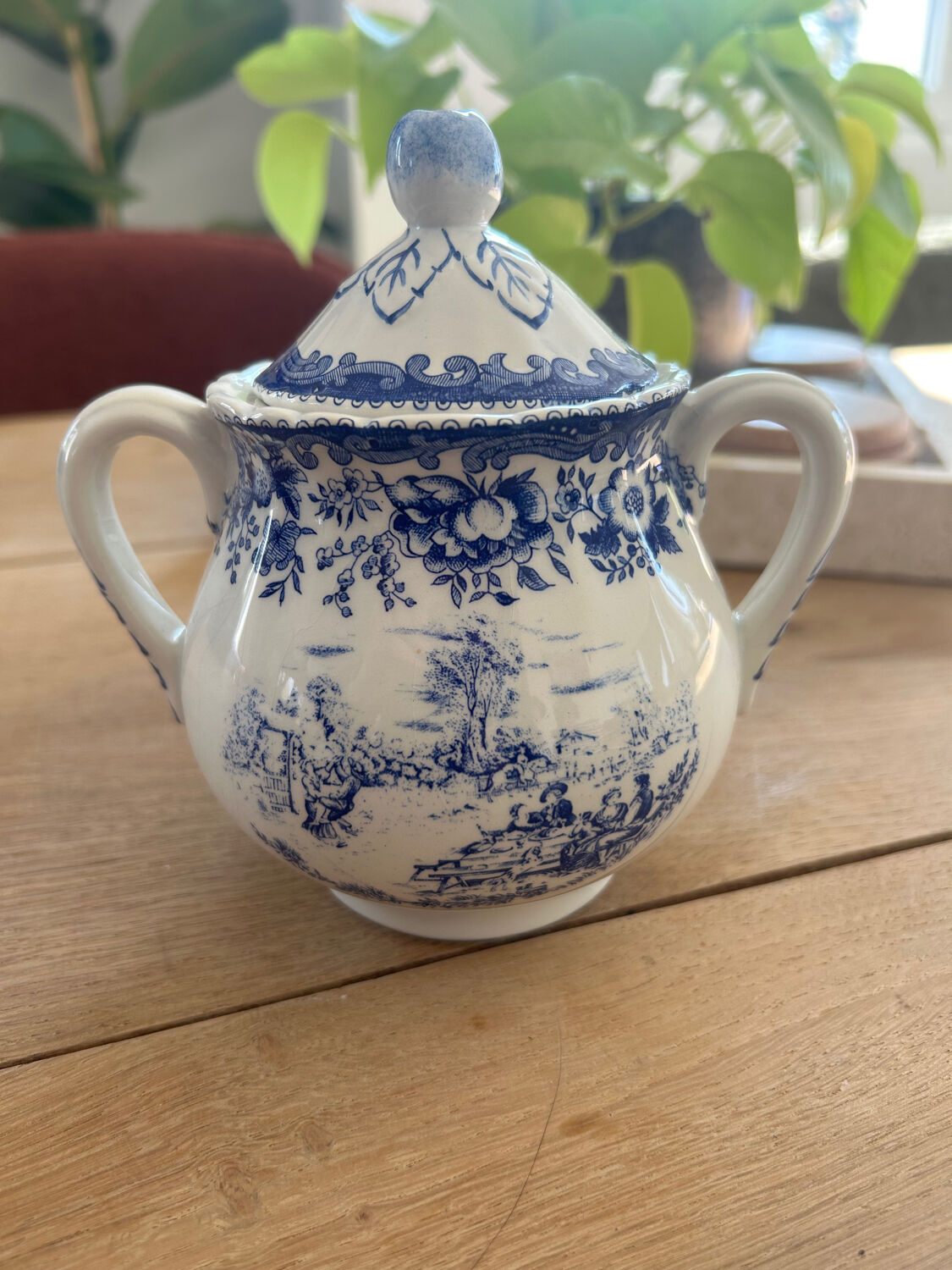 Sugar bowl in faience Toile de Jouy from Lunéville