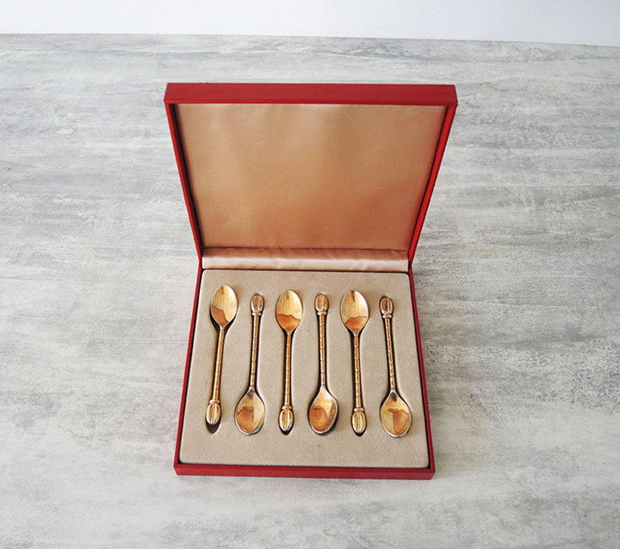 Coffret de 6 anciennes cuillères à café