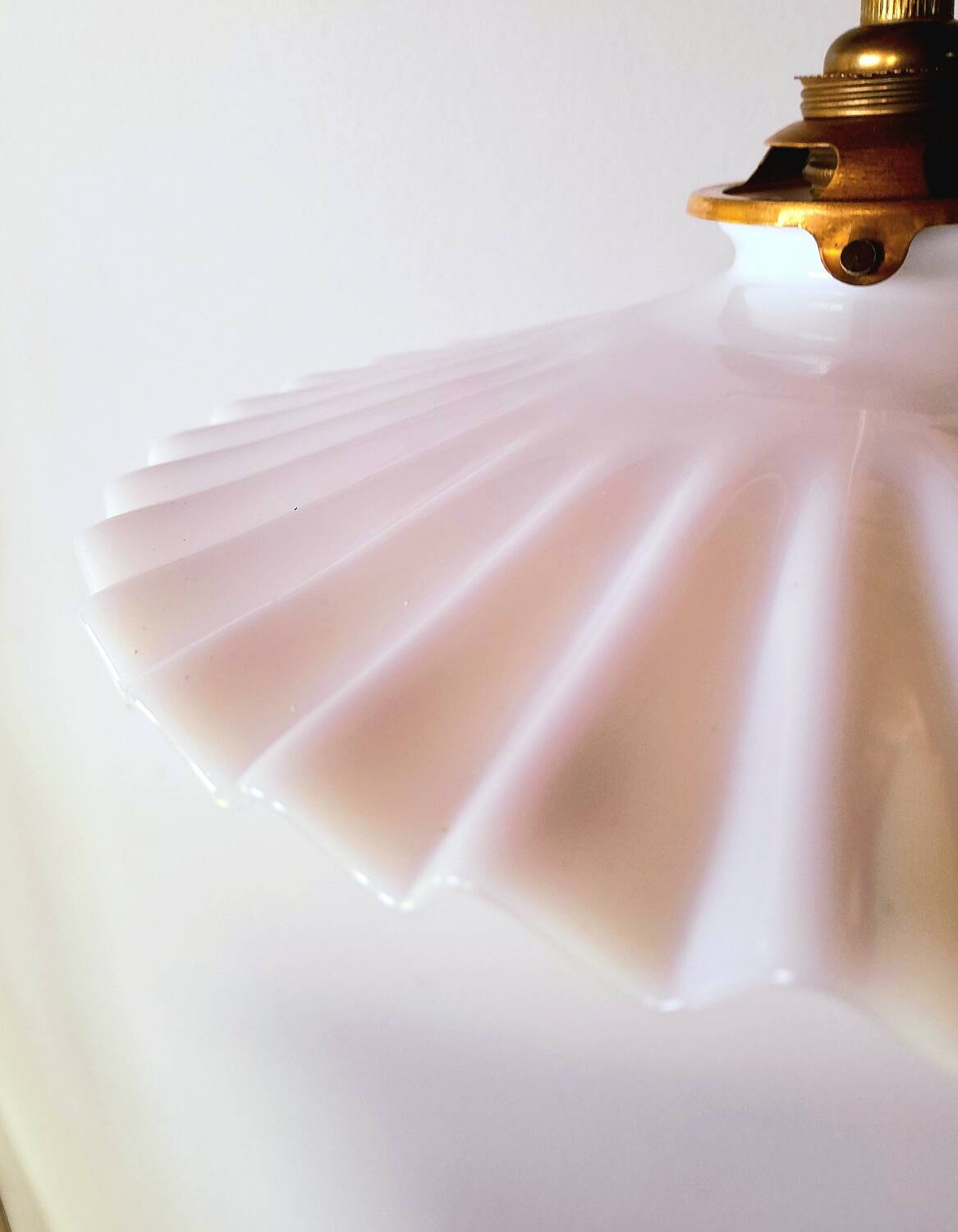 Suspension in pleated opaline 1950