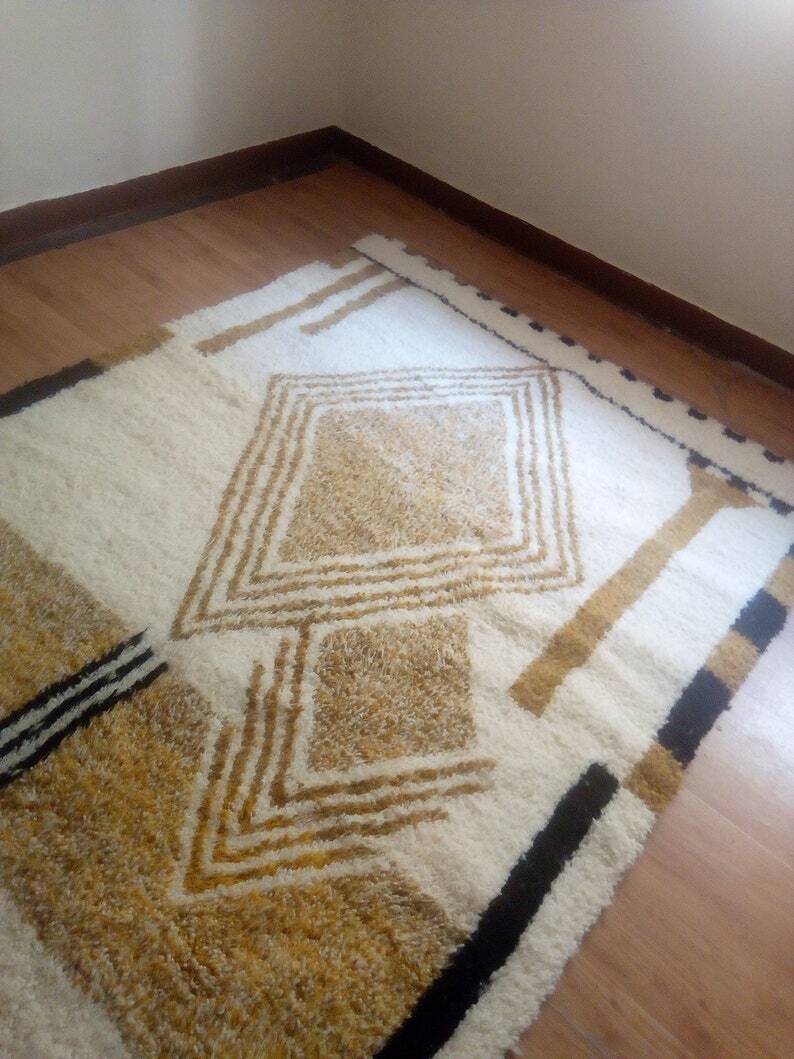 Berber rug in pure wool size 150 x 250 cm