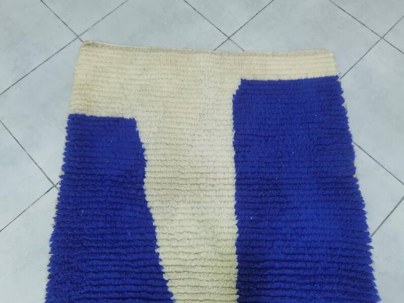 Handcrafted Moroccan rug decorated 250cm x 100cm