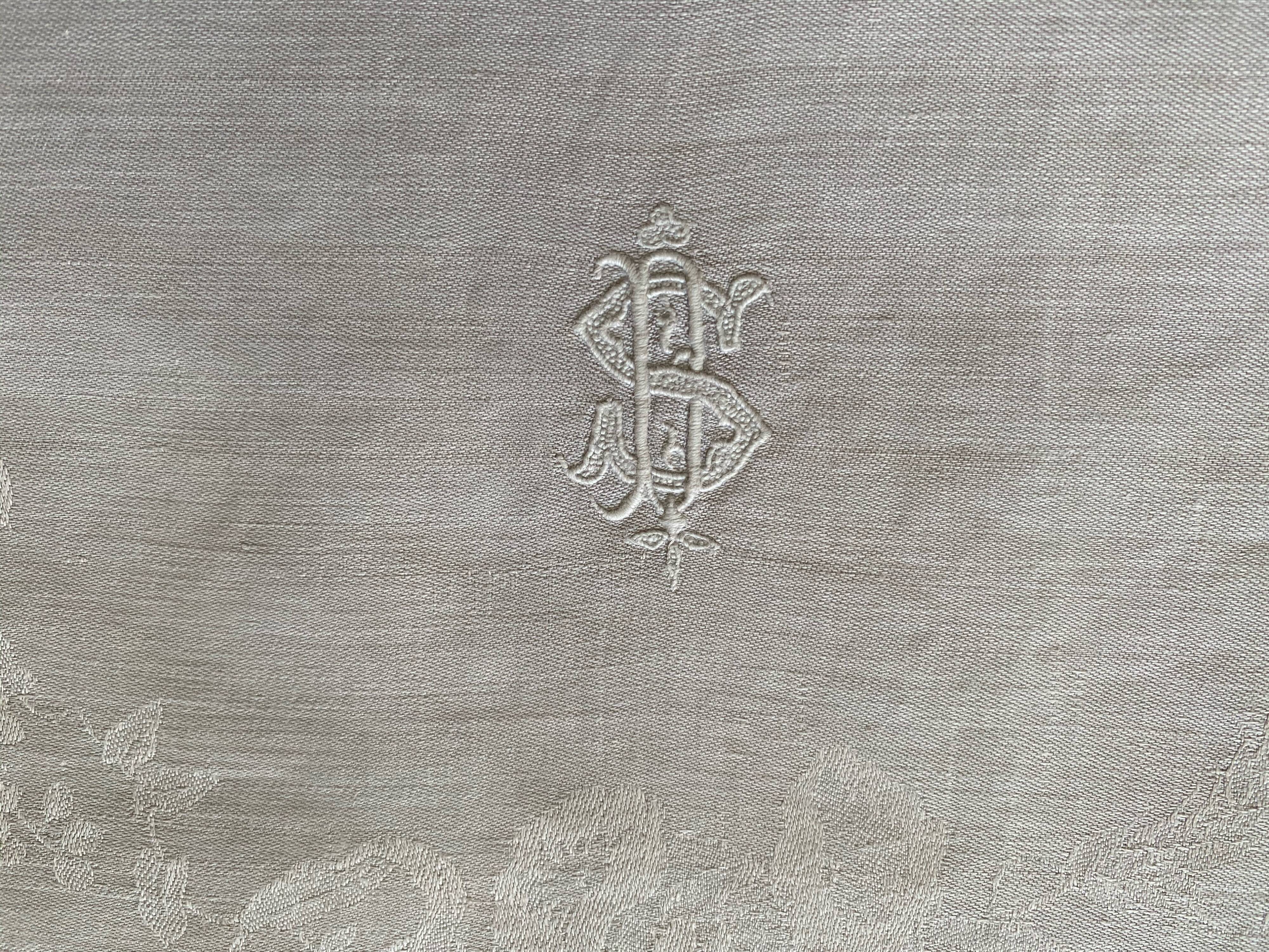 Lot of 10 embroidered towels