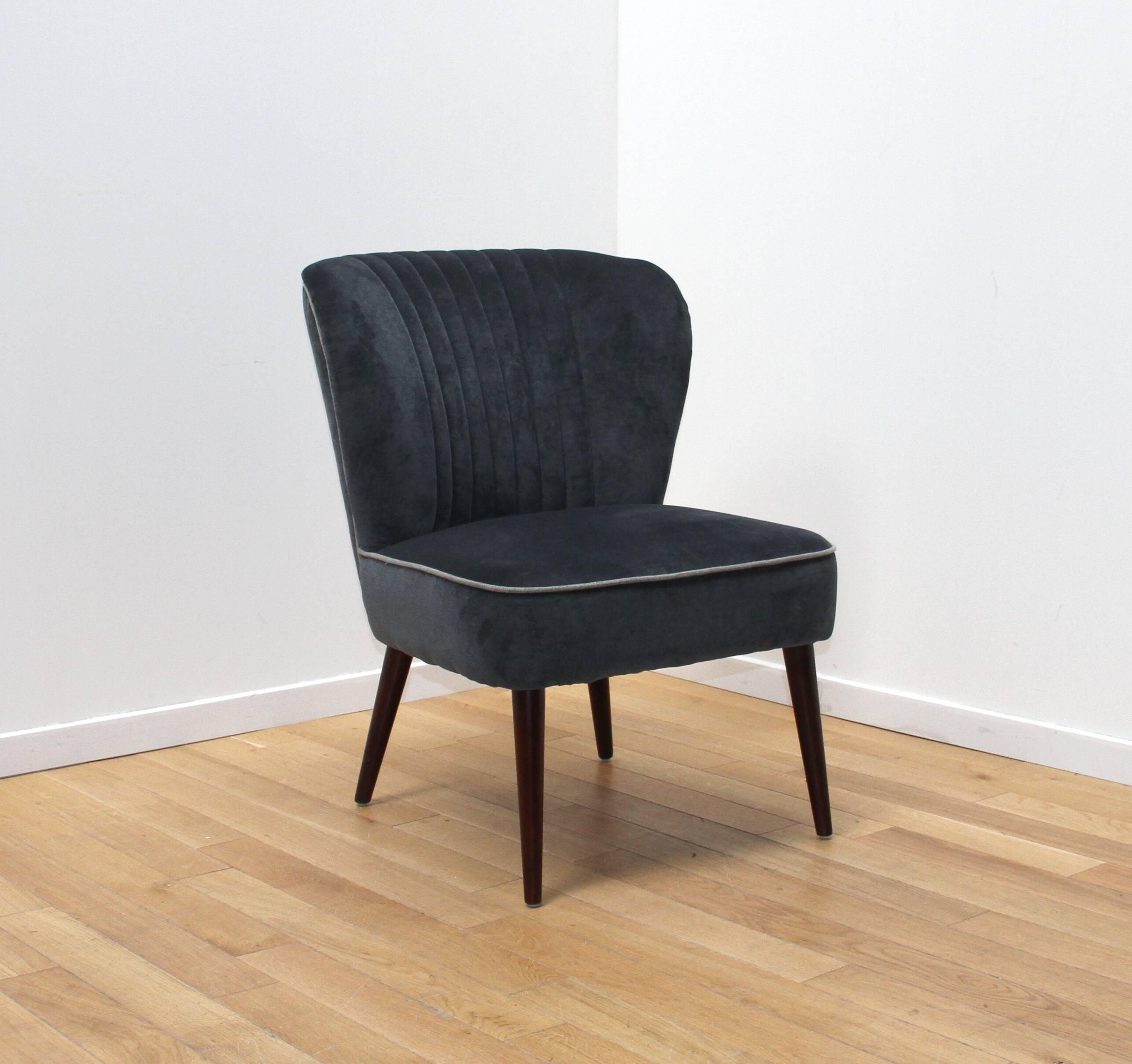 Pair of Smocker armchairs, Dutch Bone