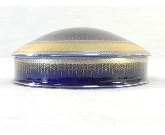 Bonbonniere ronde bleu de four en porcelaine de limoges or et argent