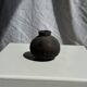 Minuscule black round pot in Indonesian terracotta H7 D7