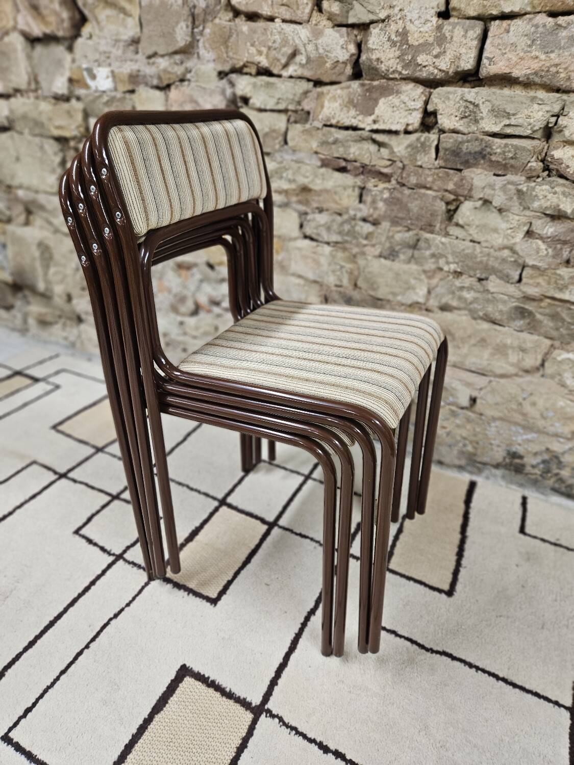 Set of 4 vintage stackable chairs 1980