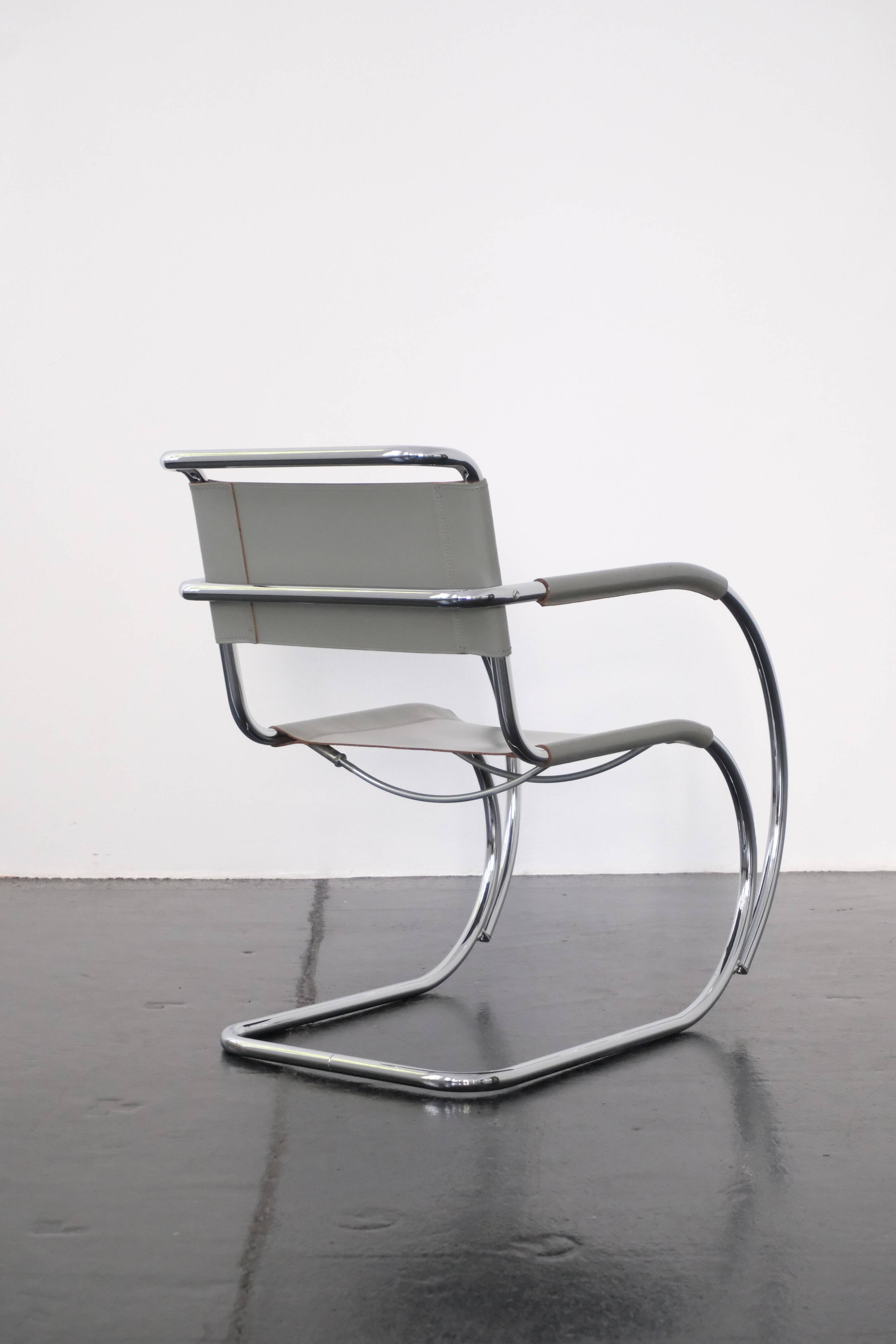 Chaise cantilever « S 533 F » par Ludwig Mies van der Rohe / Thonet