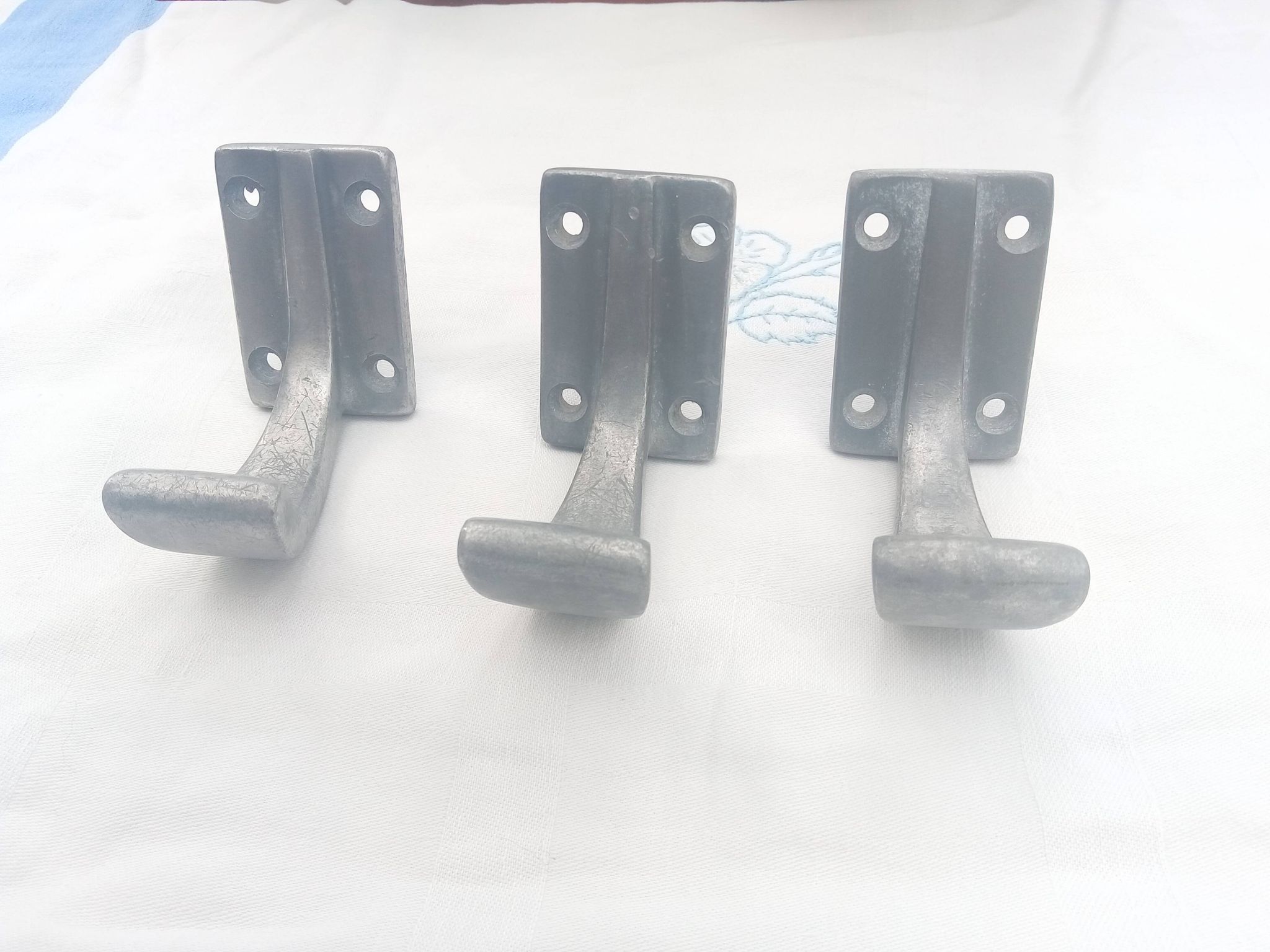 Lot de 3 patères anciennes
