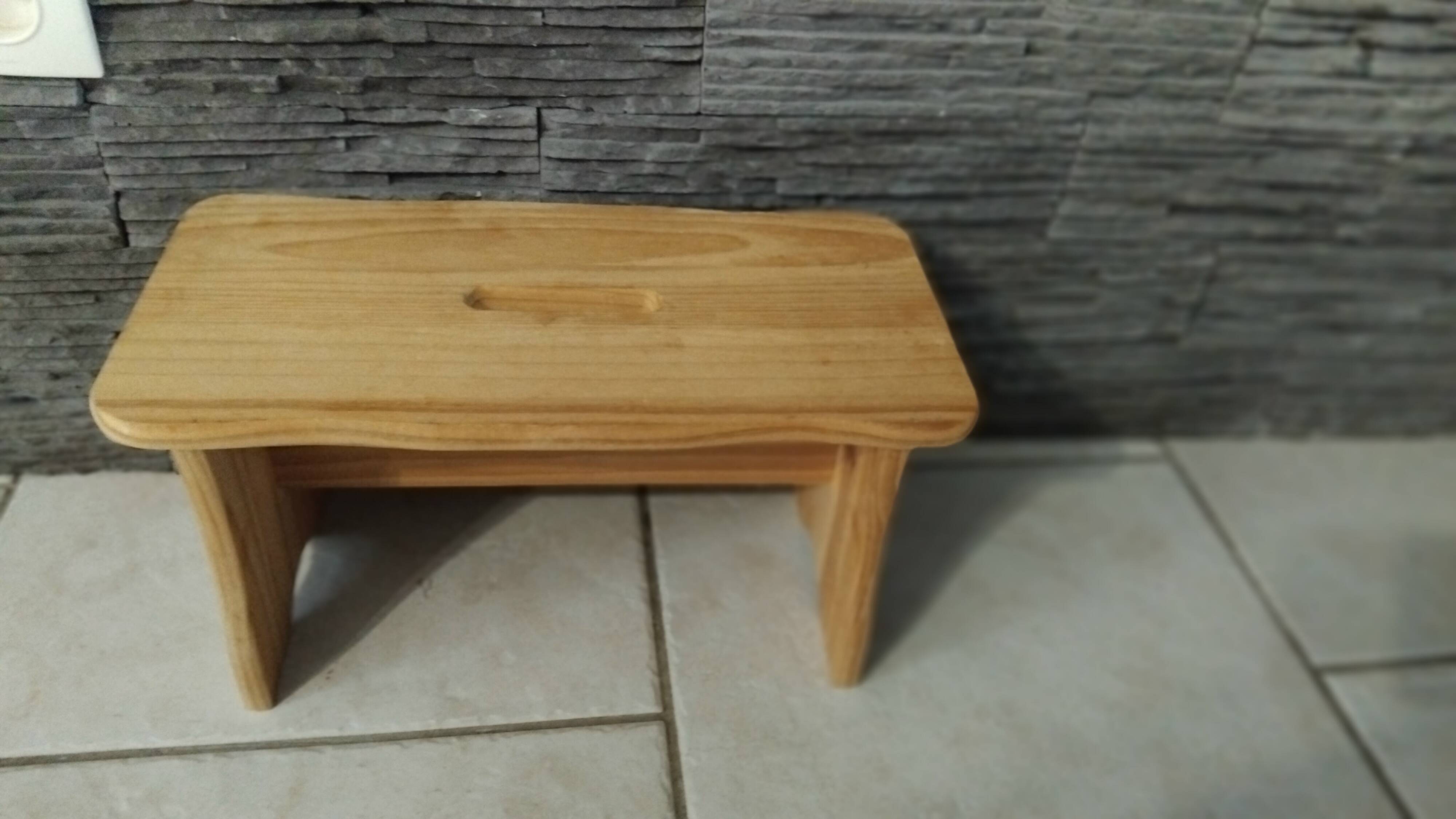 Petit tabouret en pin vintage