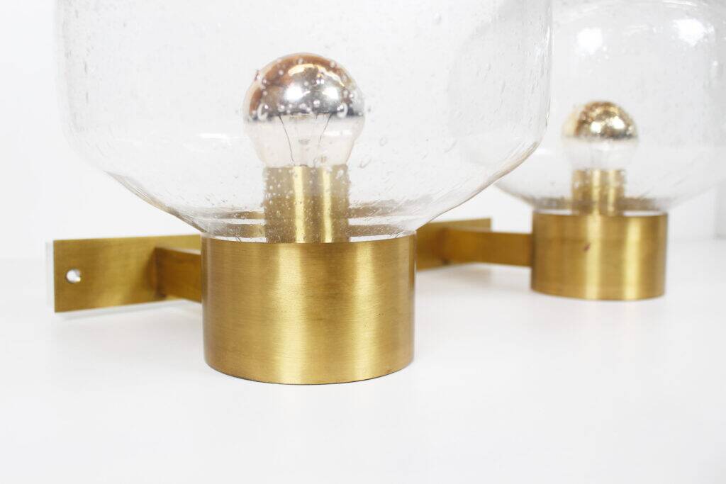 Appliquz mural en laiton vintage et en verre soufflé à la bouche.