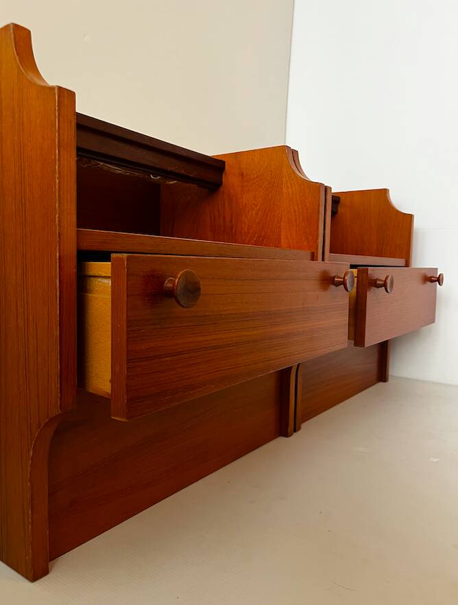 Paire de tables de chevet en teck