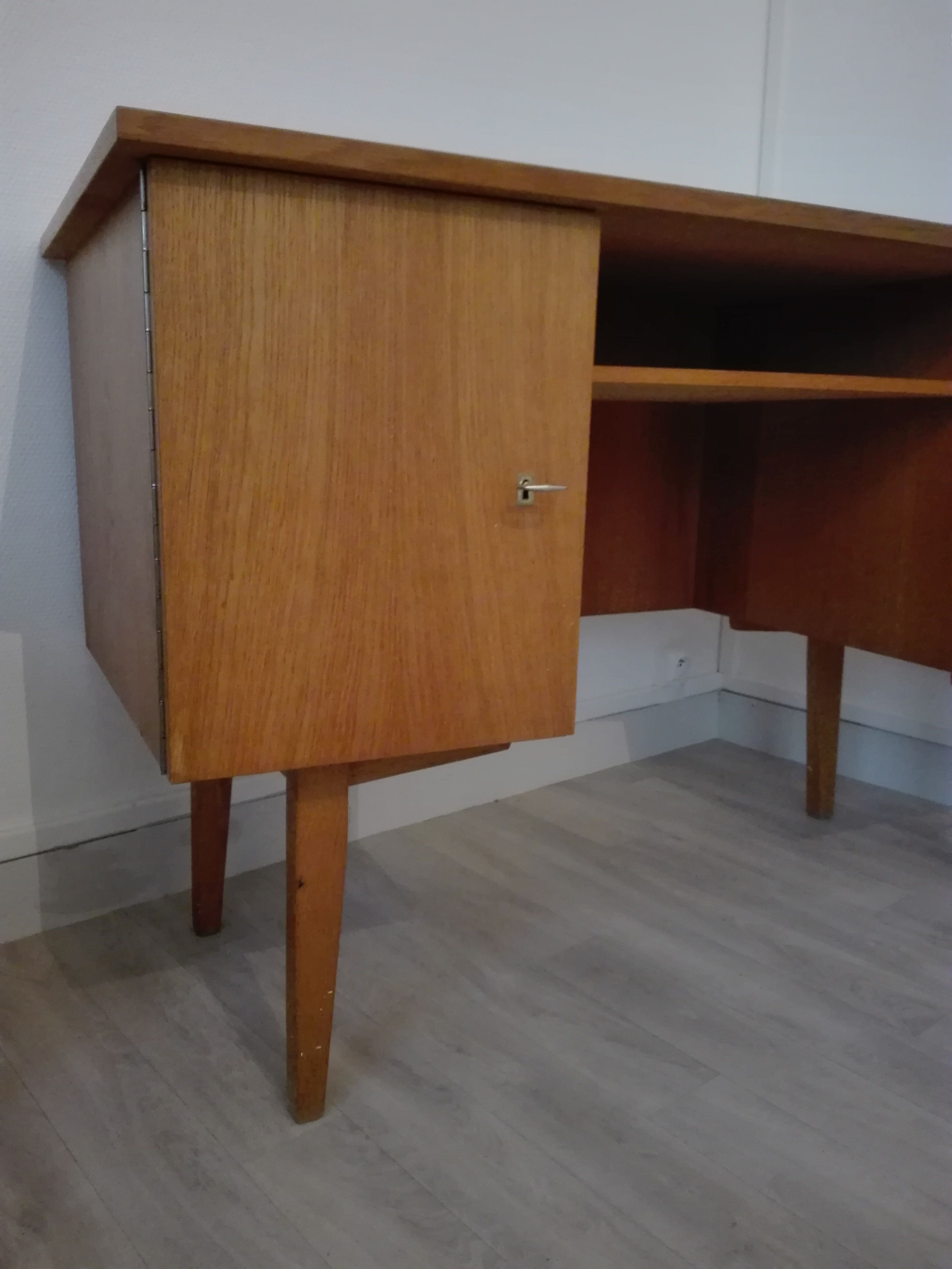 Bureau pieds compas style scandinave