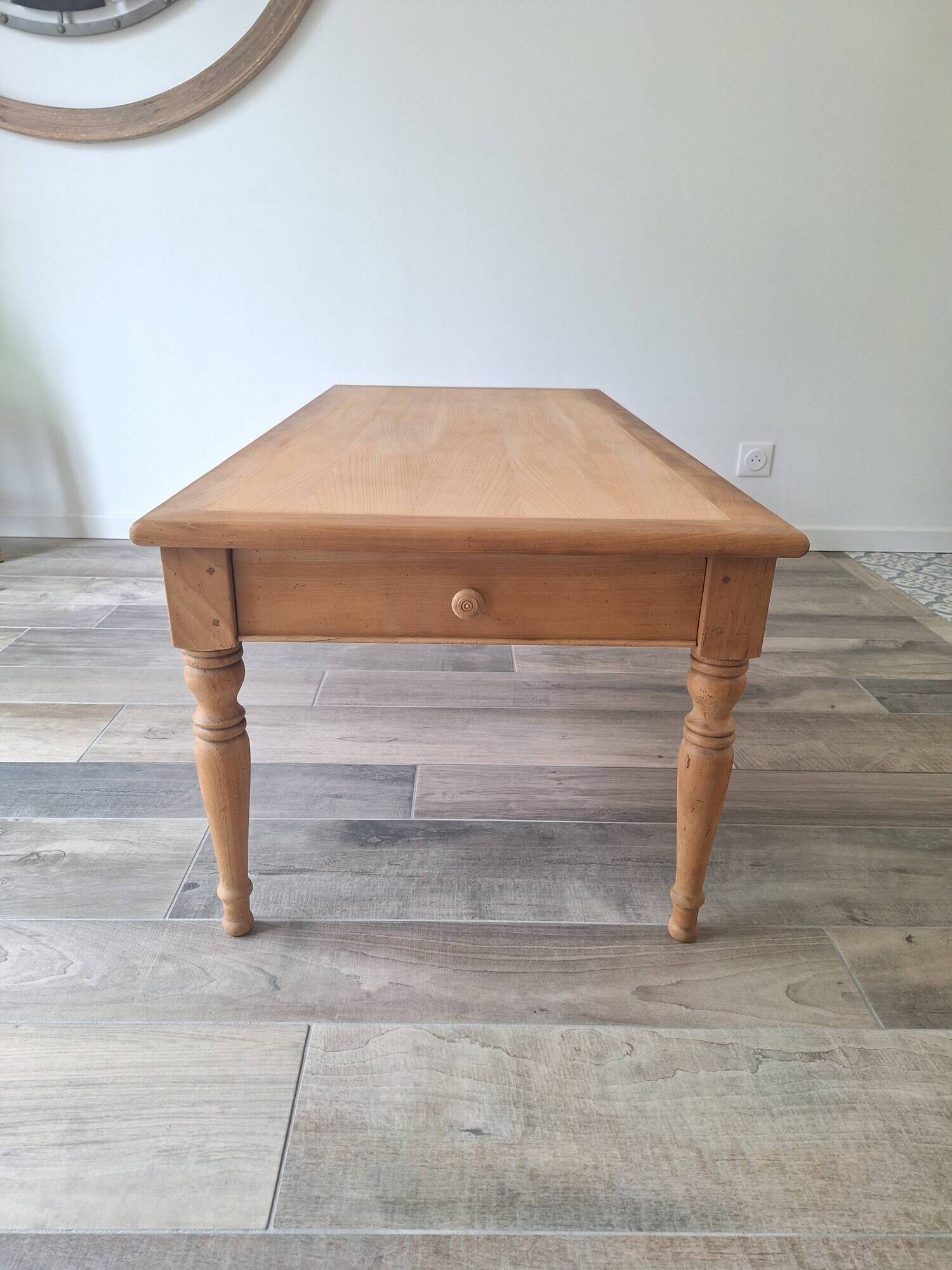 Farmhouse coffee table country style