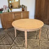 Extendable table with several options.