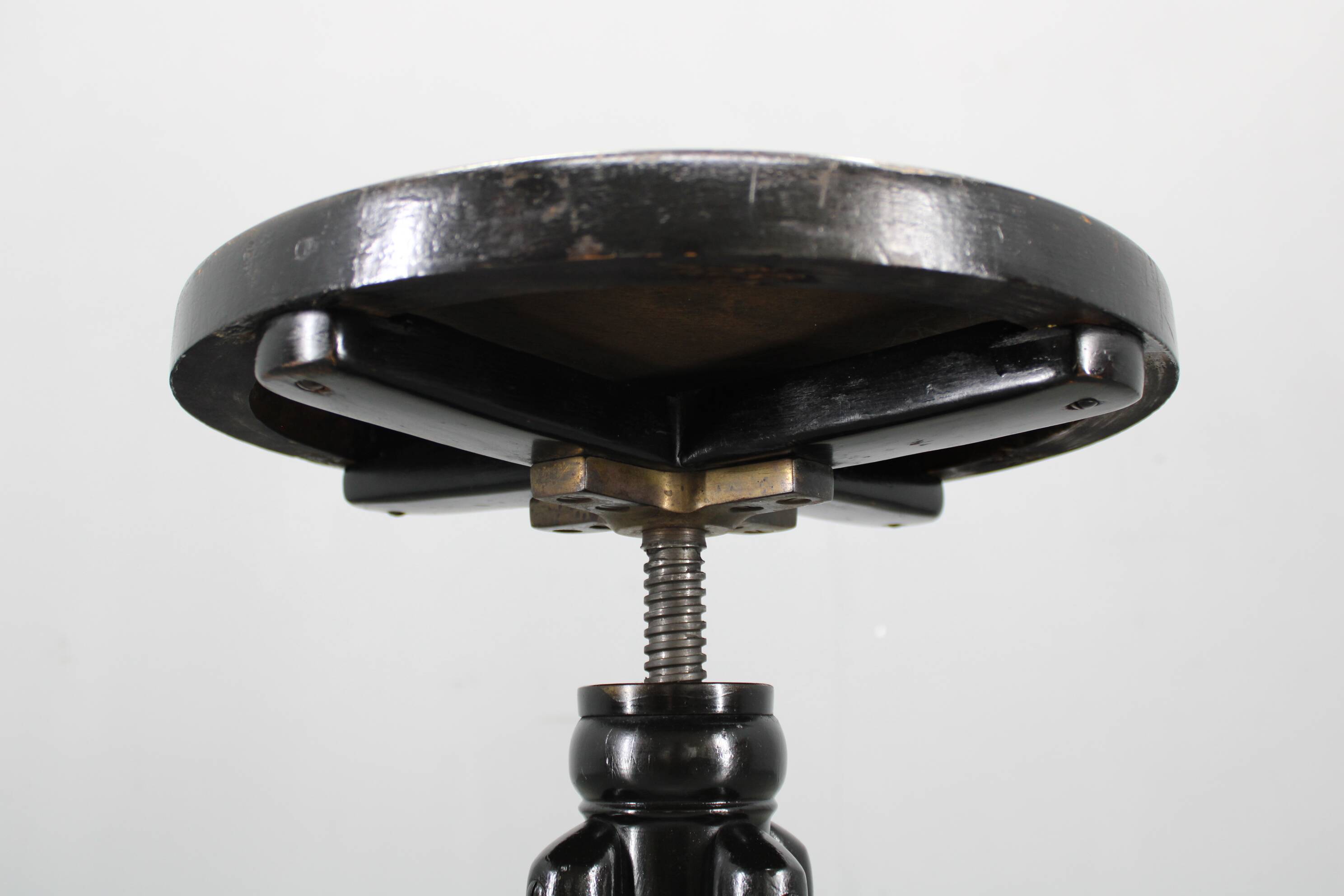 Thonet adjustable bentwood piano stool in black ebony finish, Czechoslovakia 1930s
