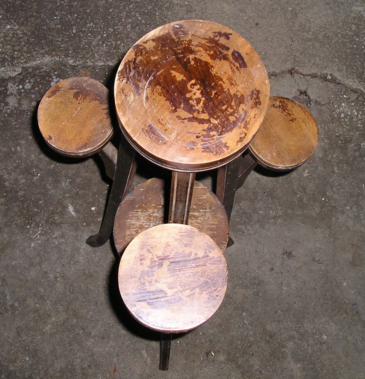 5 shelves of the 1950s harness