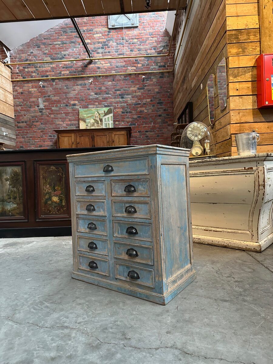 Small workshop furniture from the early 20th century.