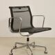 Lot de 8 fauteuils Charles et Ray Eames par Vitra modèle EA 117
