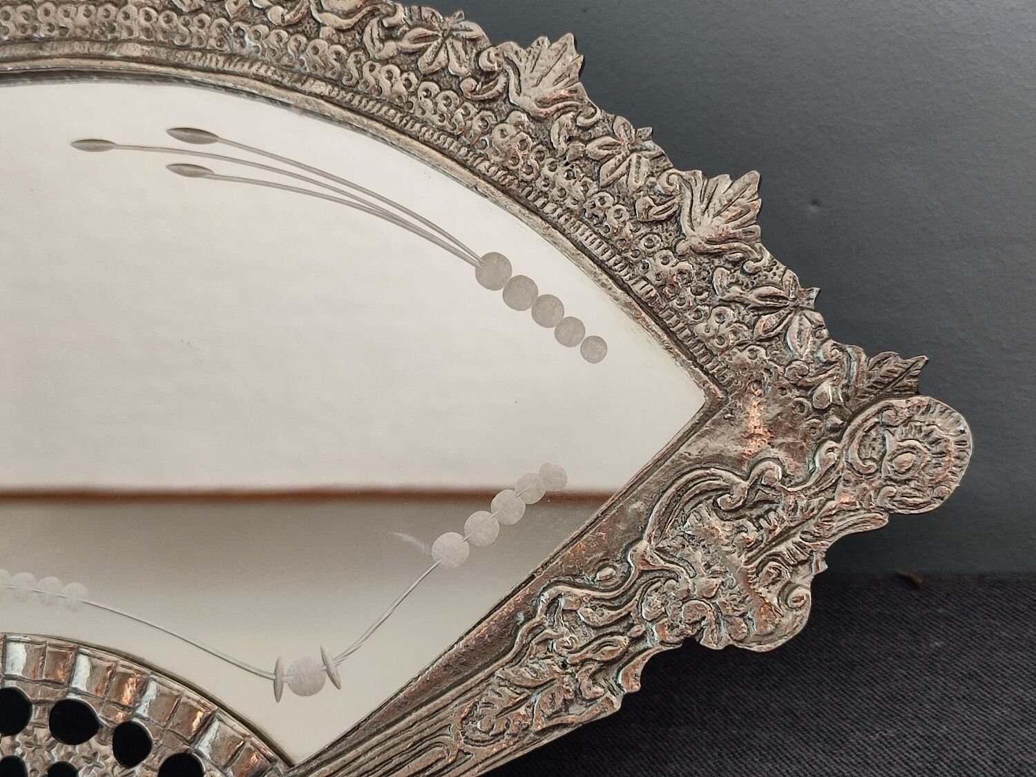 Table mirror vintage engraved glass fan