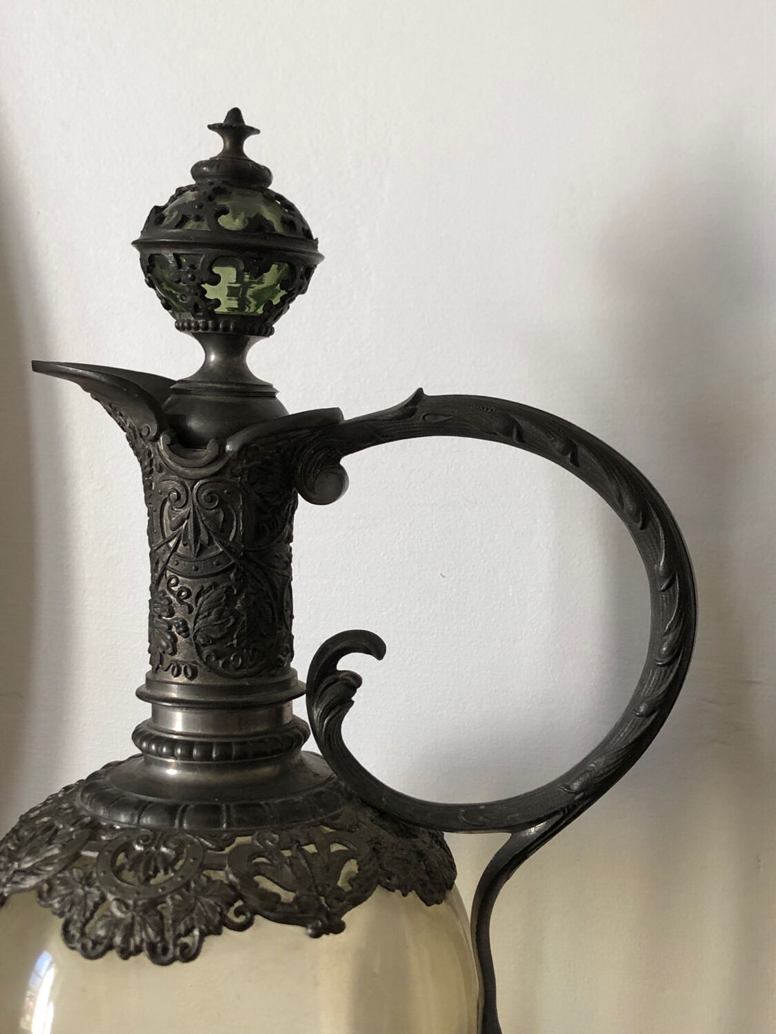 Aiguière étain et verre soufflé XIX style renaissance