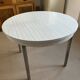 Table ronde extensible en formica, années 70