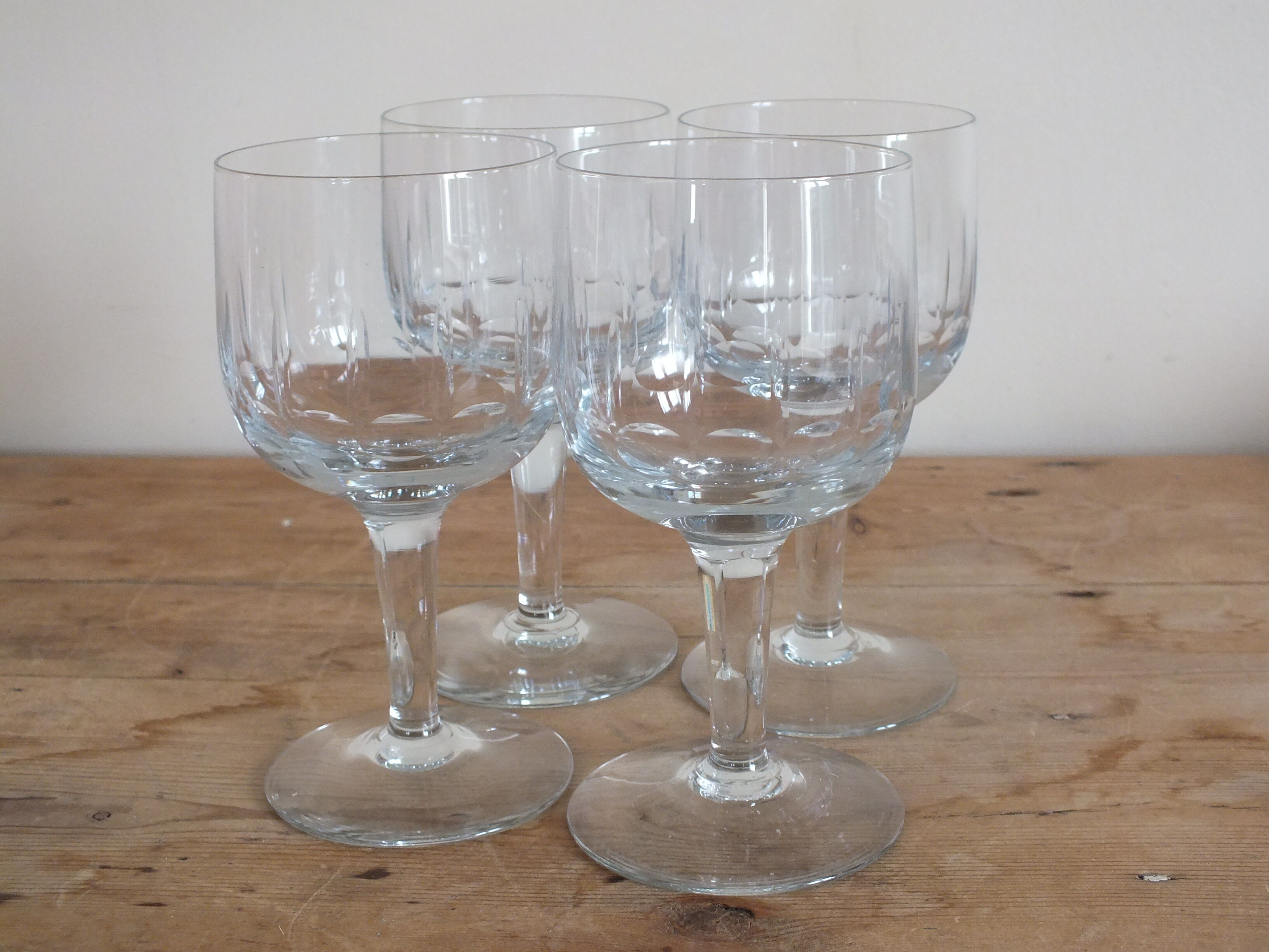 4 engraved glass wine glasses from the 30s