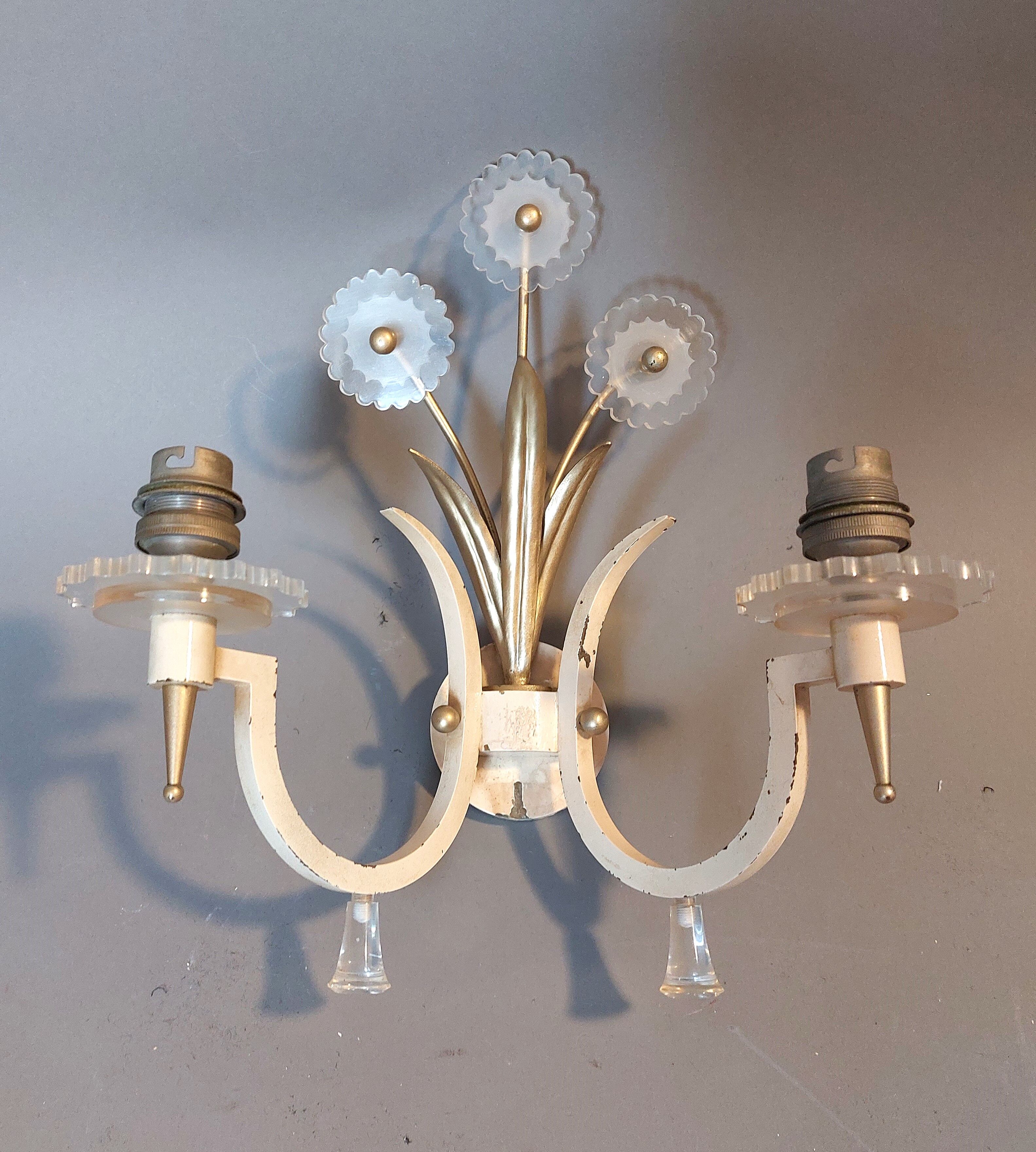 Paire d'appliques en fer forgé et bakélite 1940