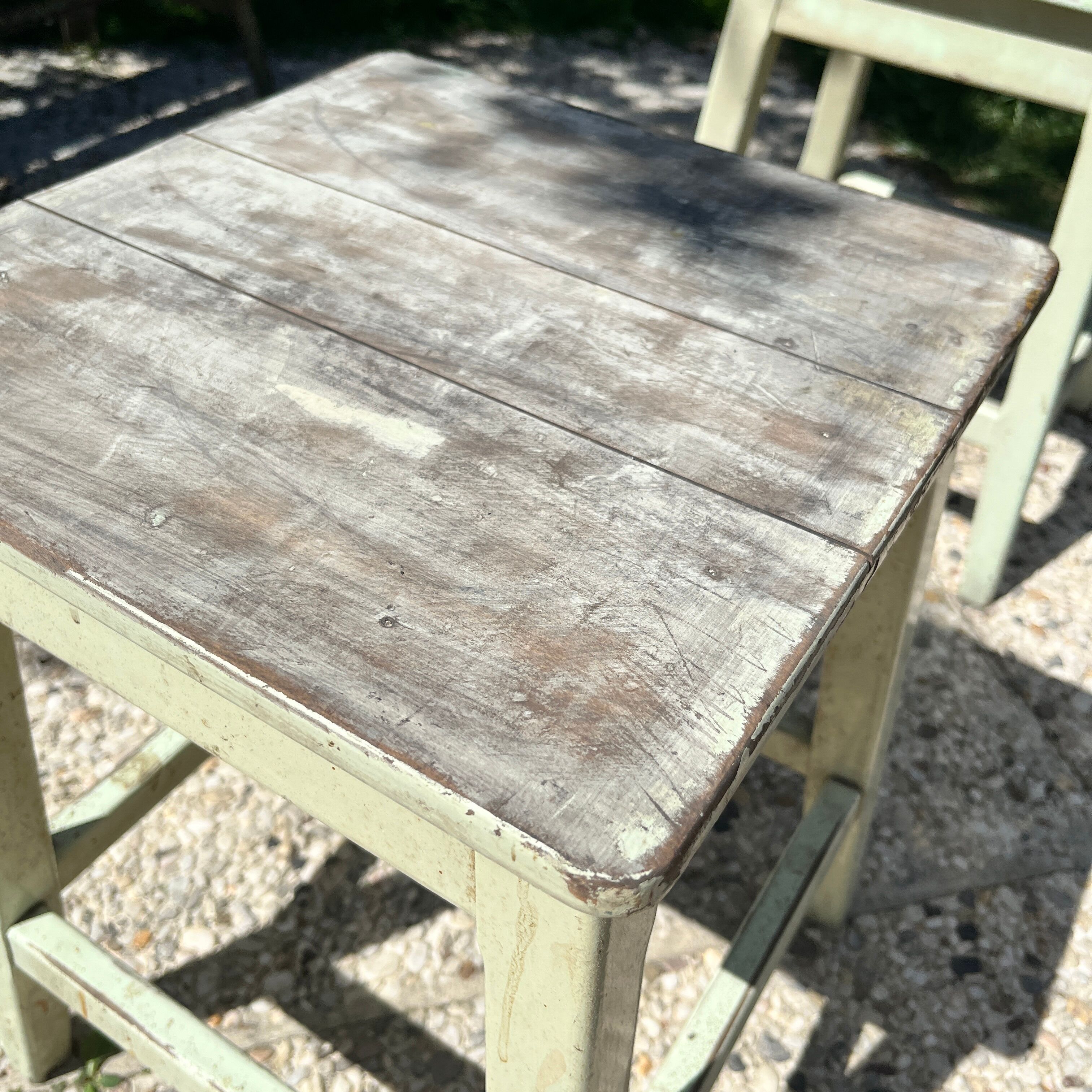 Garden bench in iron and wood and these 2 wooden stools