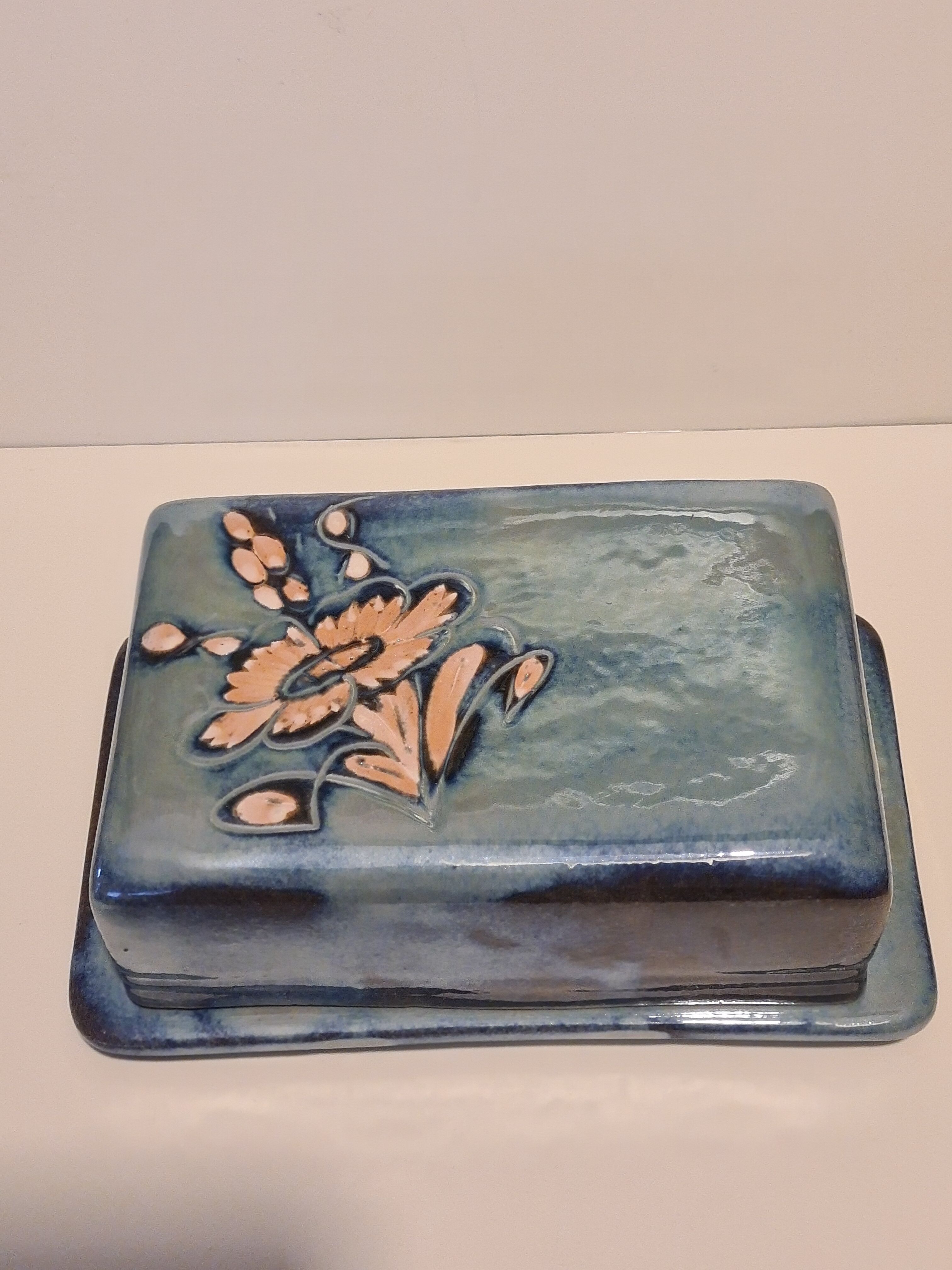 Butter blue earthenware Vallauris floral decoration