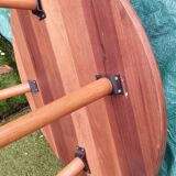 Round table resting on 4 unscrewable legs