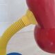 Lampe de bureau couleur Memphis rouge bleu jaune