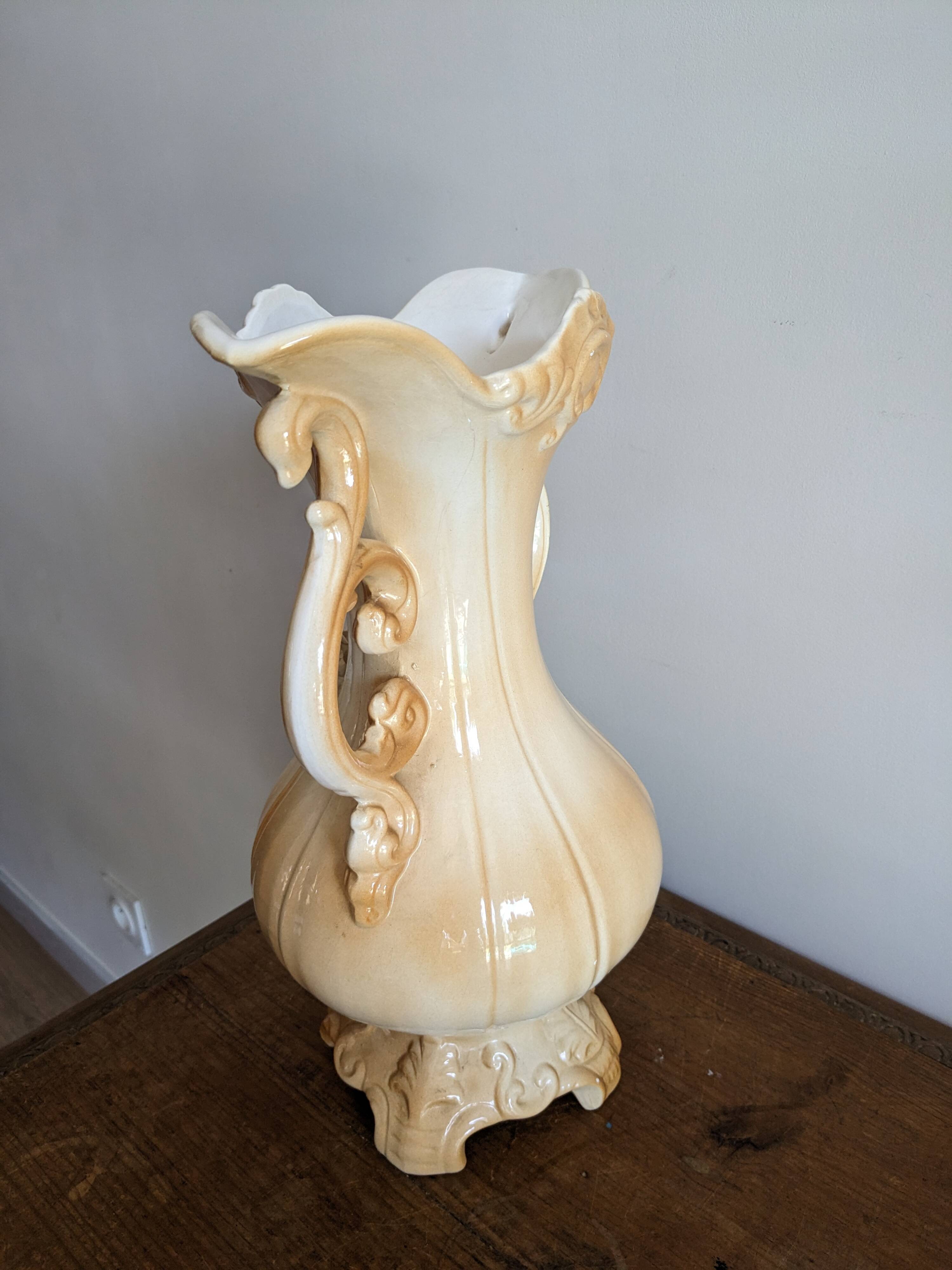 Earthenware vase from Campdimonte Naples