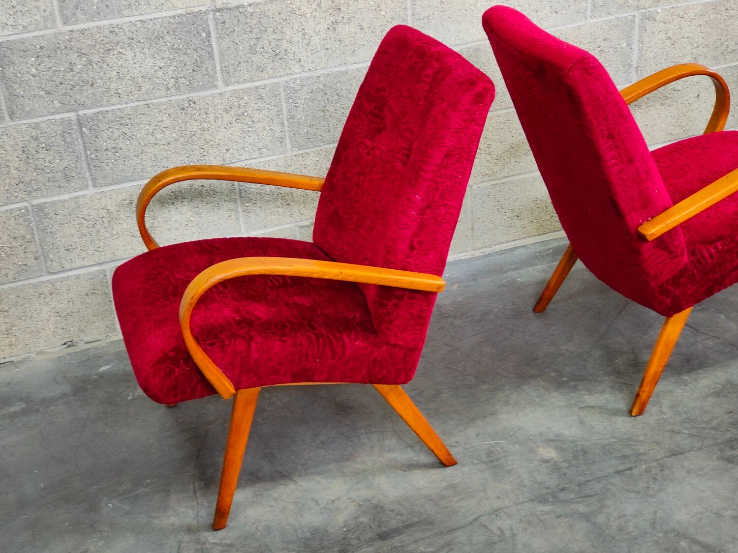 Pair of 6951 red velvet armchairs by Jaroslav Smidek for Ton