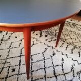 Expandable teak round table