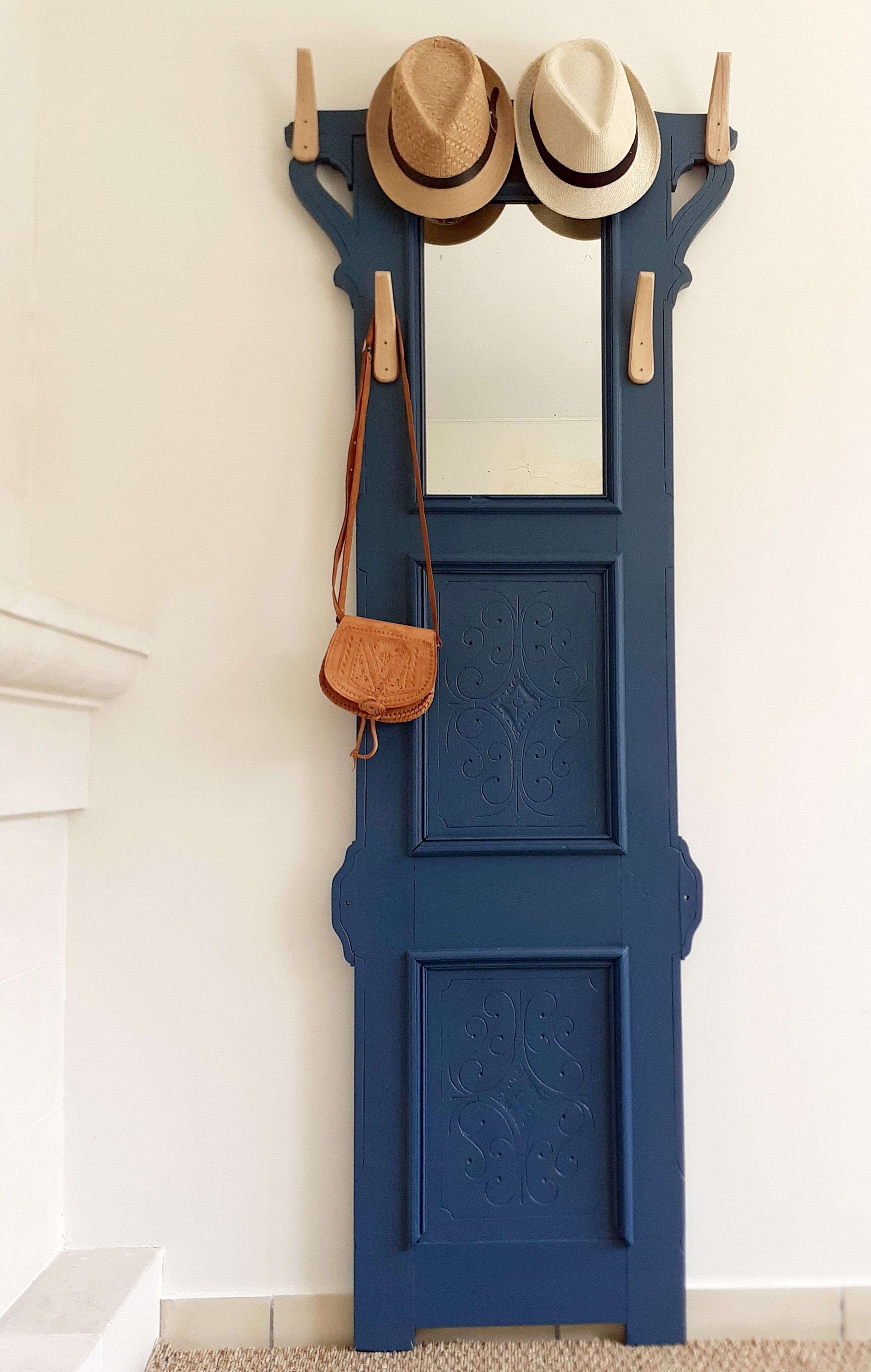 Retro cloakroom coat rack