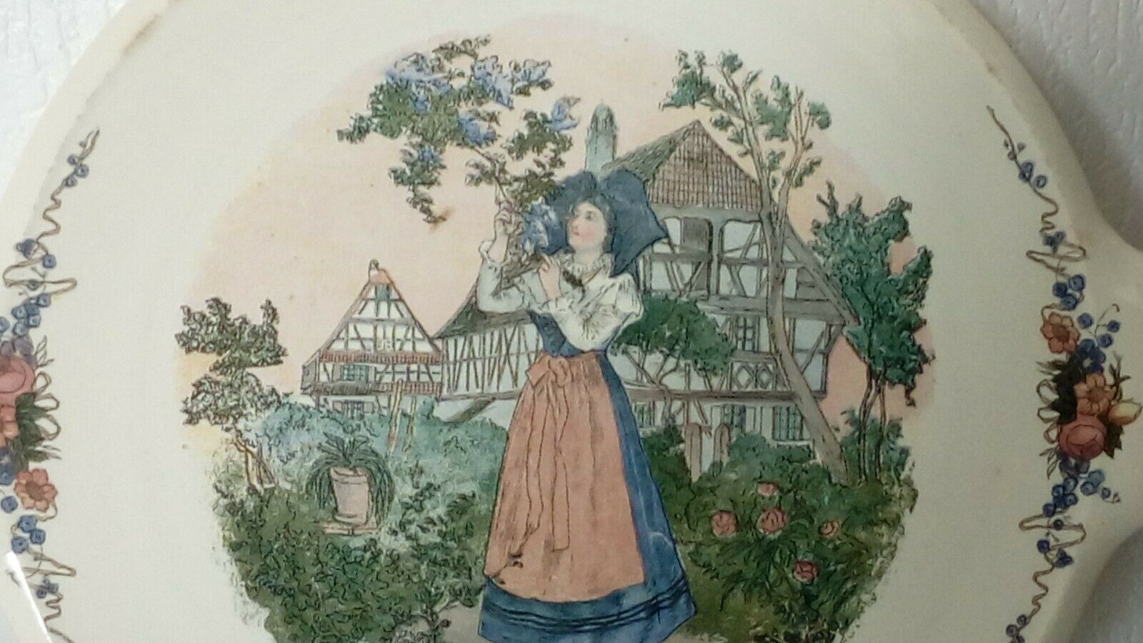 Pie dish in faience of sarreguemines model obernai